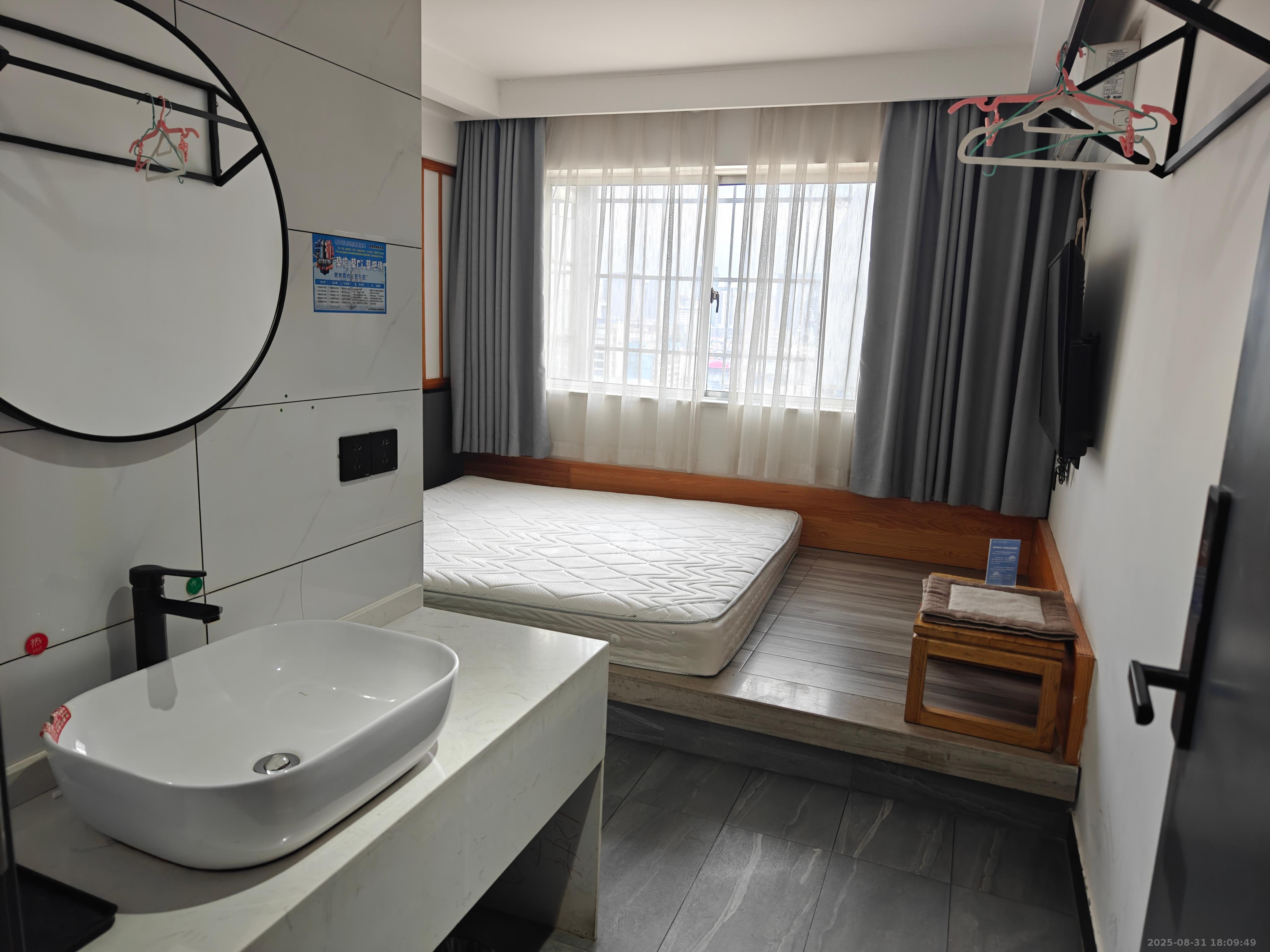 君临国际 3室2厅2卫 5200.0元/月 君临国际 3室2厅2卫 5200.0元/月室内图