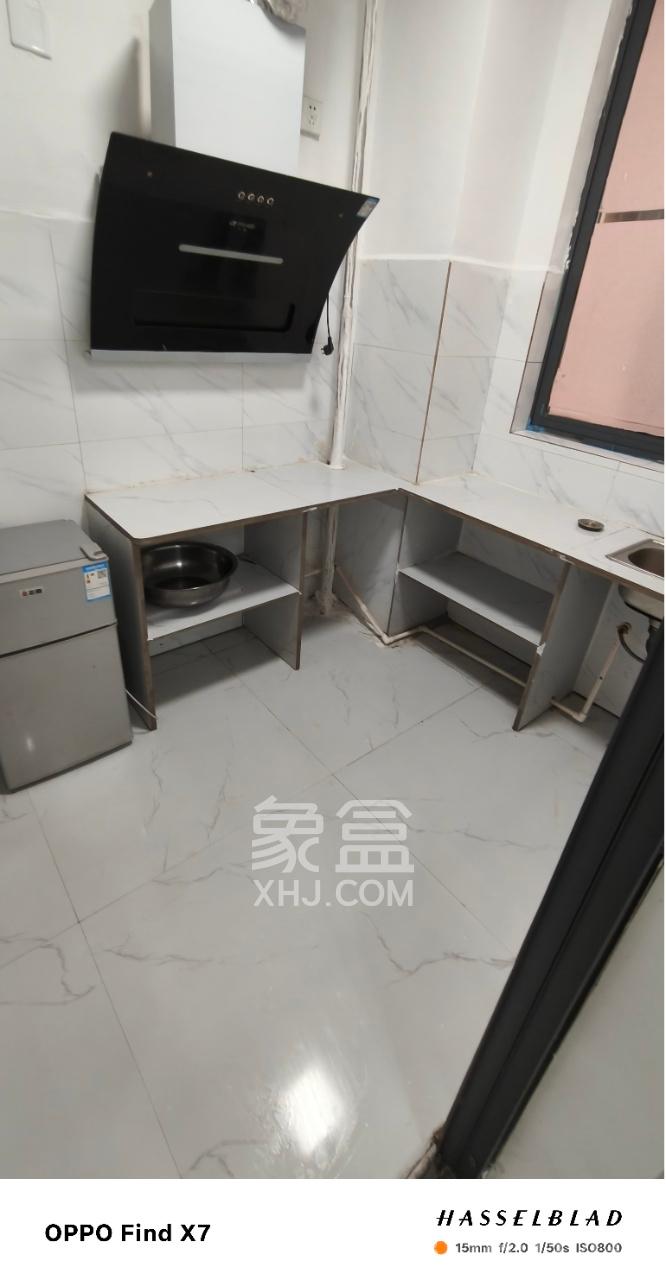 西湖鸿运佳苑  1室1厅1卫   800.00元/月室内图