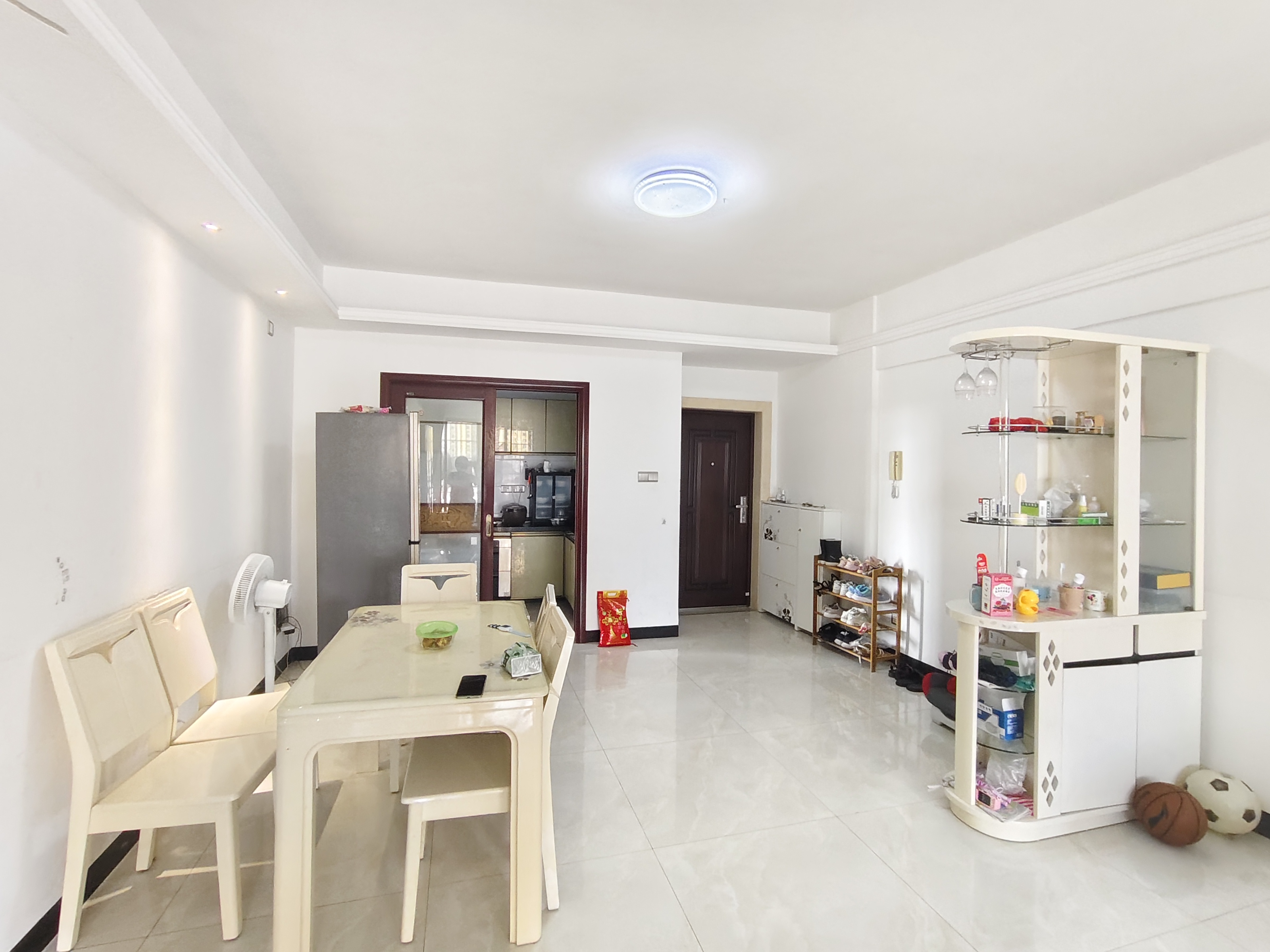 西岭华庭  3室2厅2卫    3200.0元/月 西岭华庭  3室2厅2卫    3200.0元/月室内图