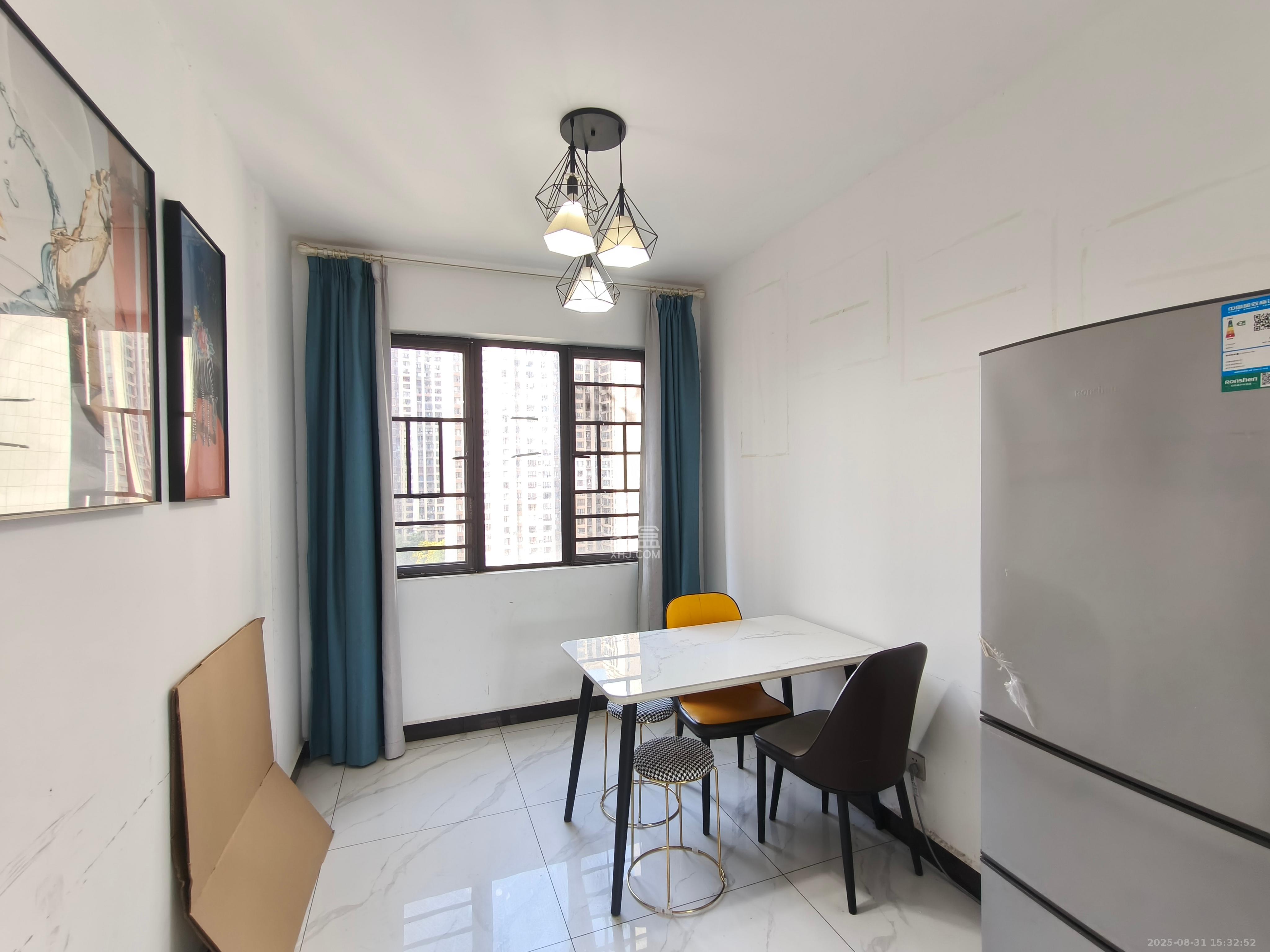 中国铁建梅溪青秀二期  4室2厅2卫    2800.0元/月室内图