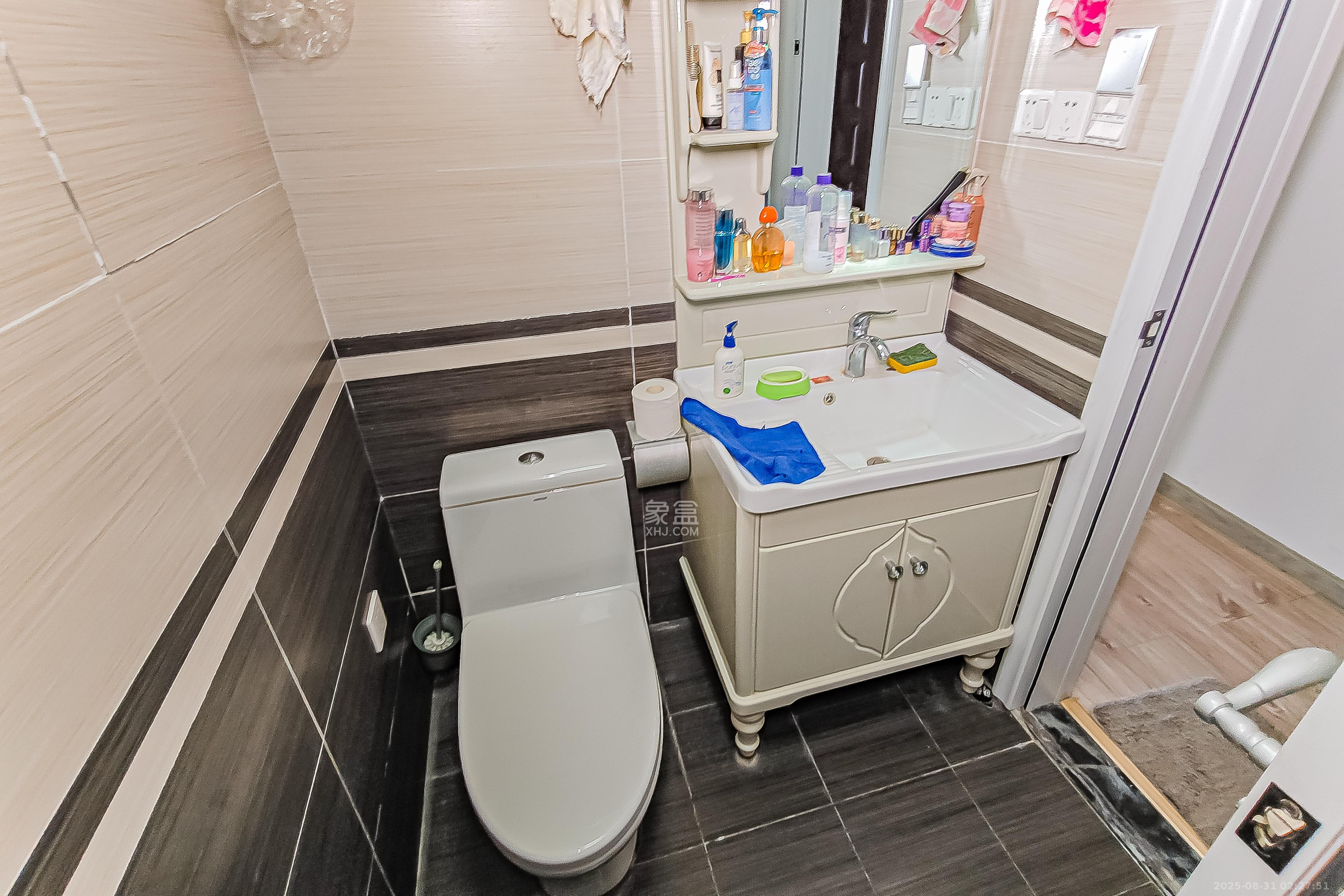 保利国际广场  2室1厅1卫    150.0万卫生间