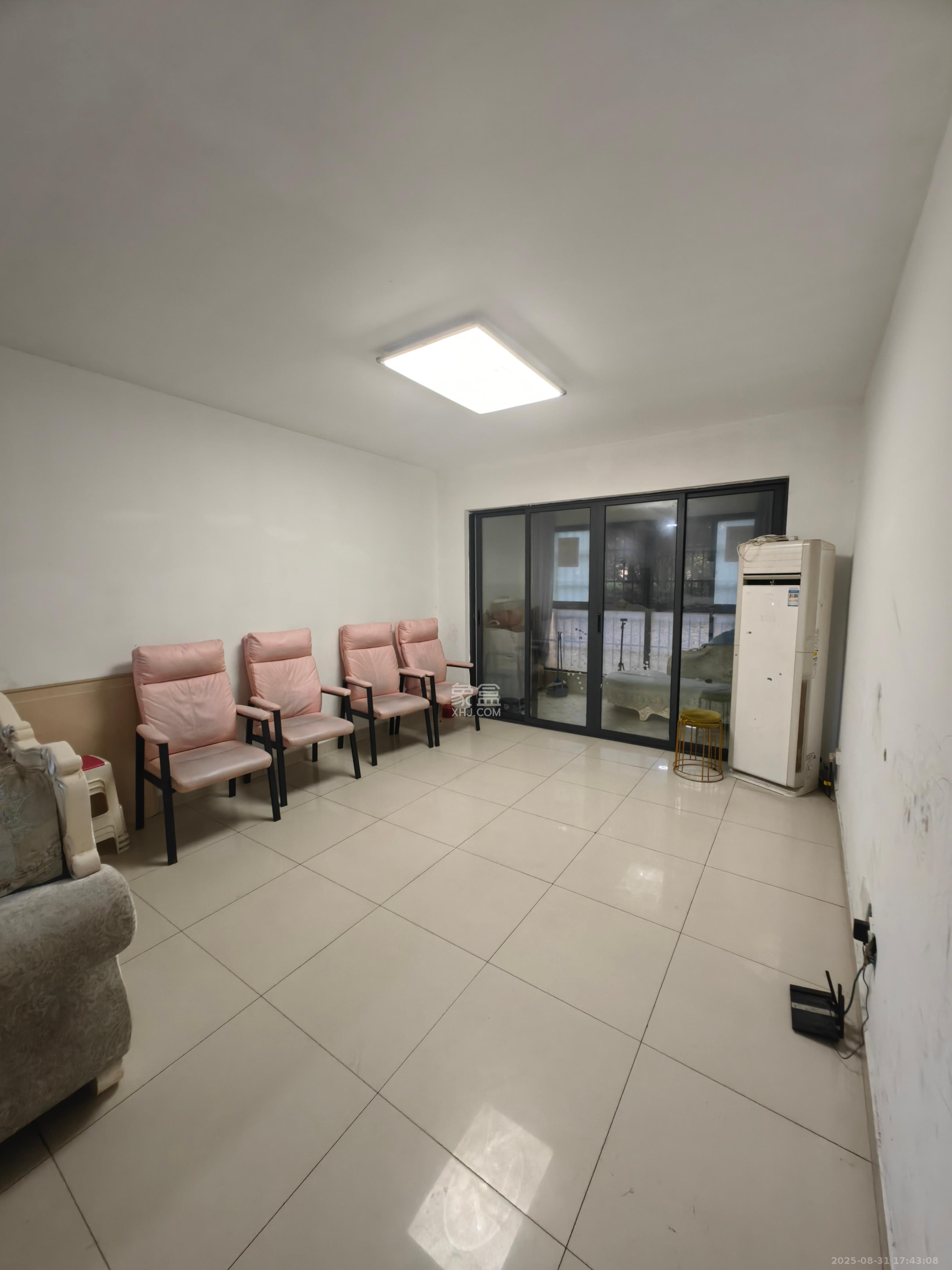 中建芙蓉嘉苑  3室2厅1卫    2300.0元/月 中建芙蓉嘉苑  3室2厅1卫    2300.0元/月室内图