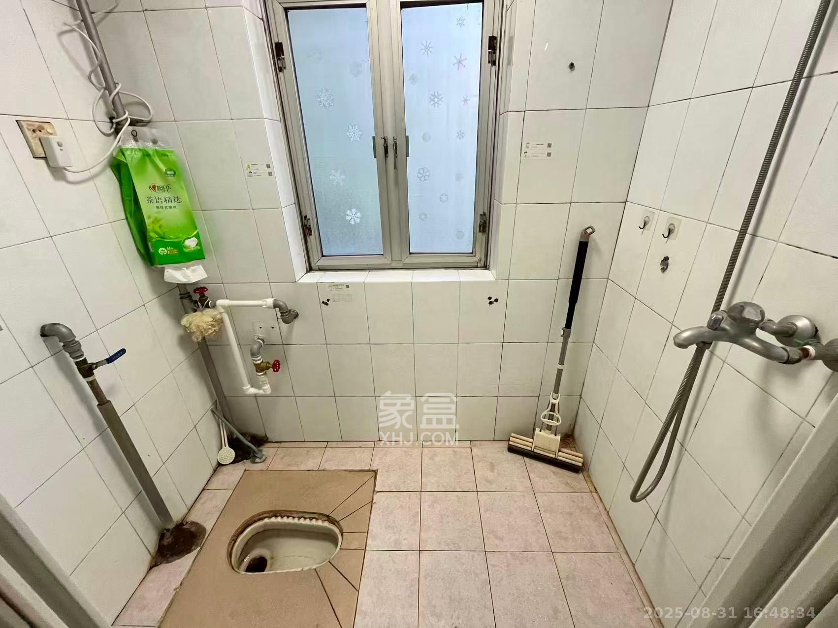 鸿园小区 3室2厅2卫 2100.0元/月 鸿园小区 3室2厅2卫 2100.0元/月室内图