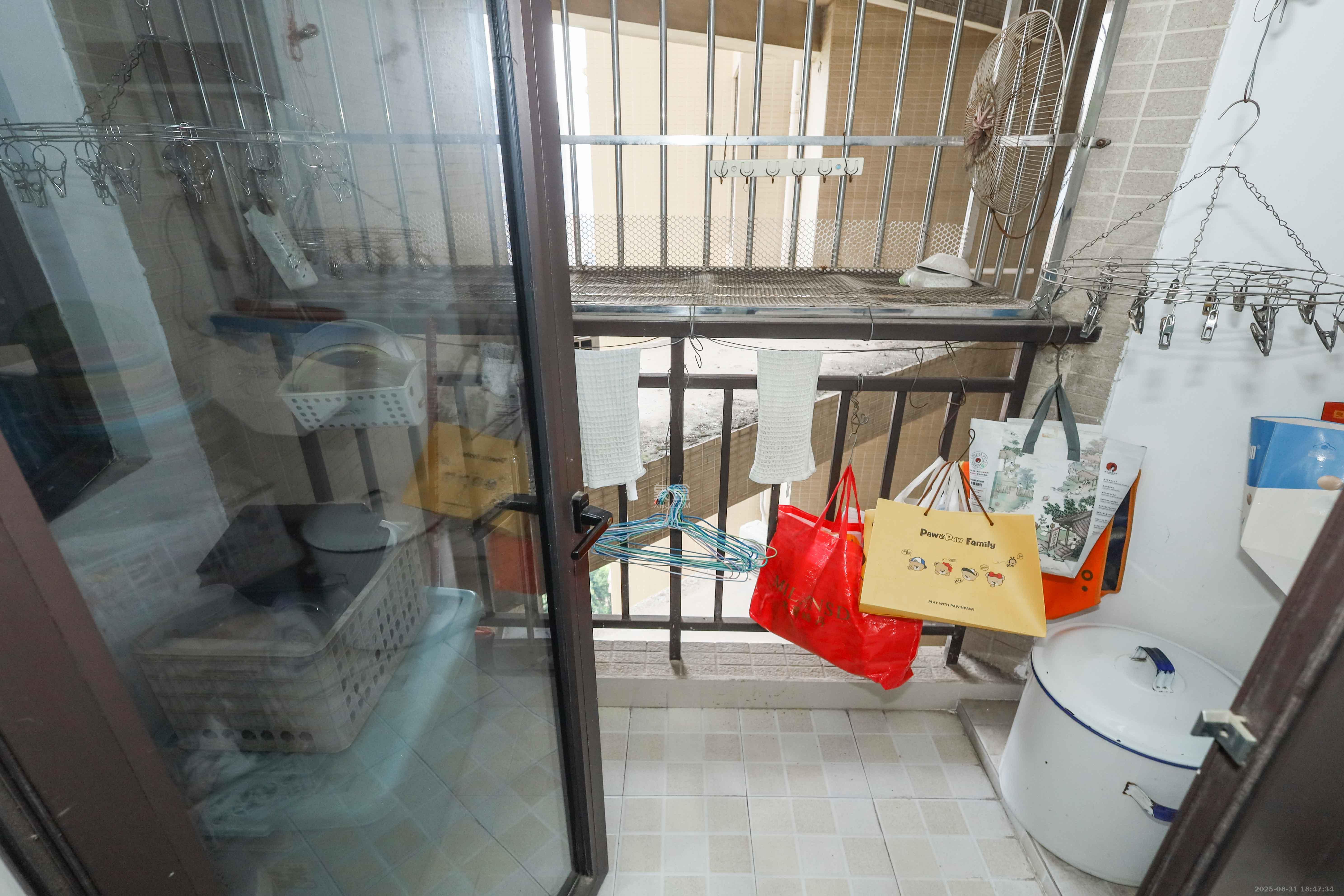 保利麓谷林语E区  3室2厅2卫    105.0万阳台