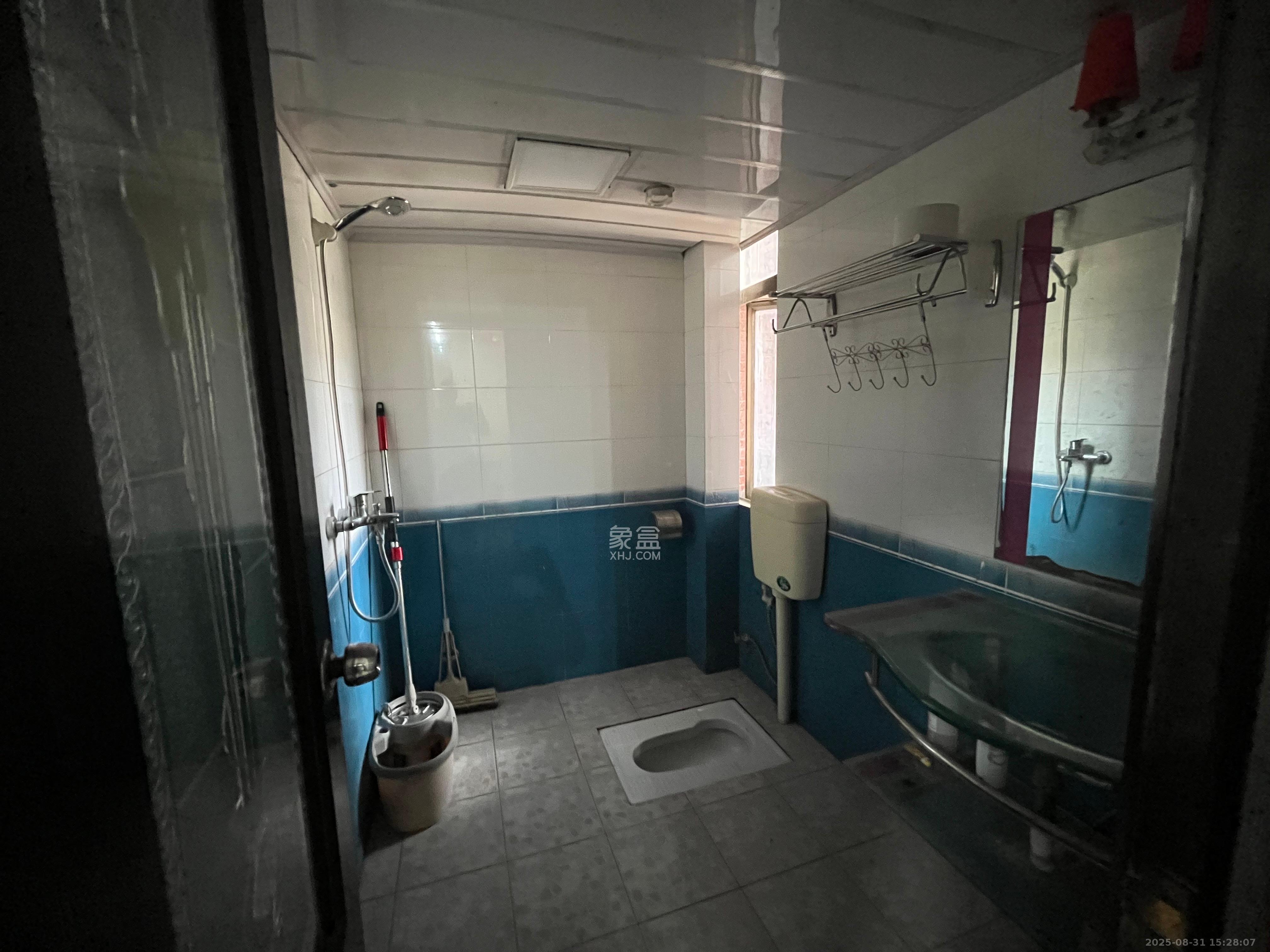 莲湖汽配城 4室2厅2卫 2000.0元/月 莲湖汽配城 4室2厅2卫 2000.0元/月室内图