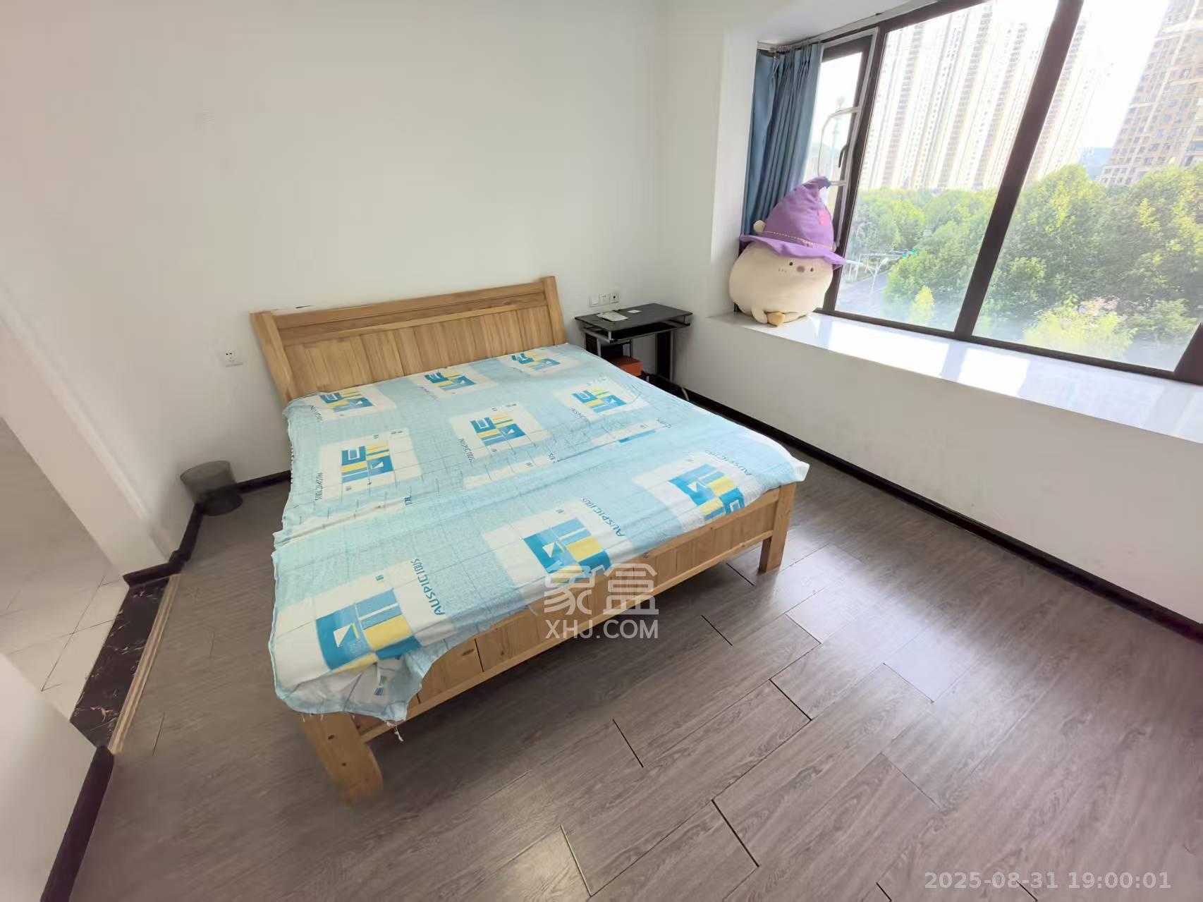 卓越浅水湾  4室2厅2卫   2800.00元/月室内图
