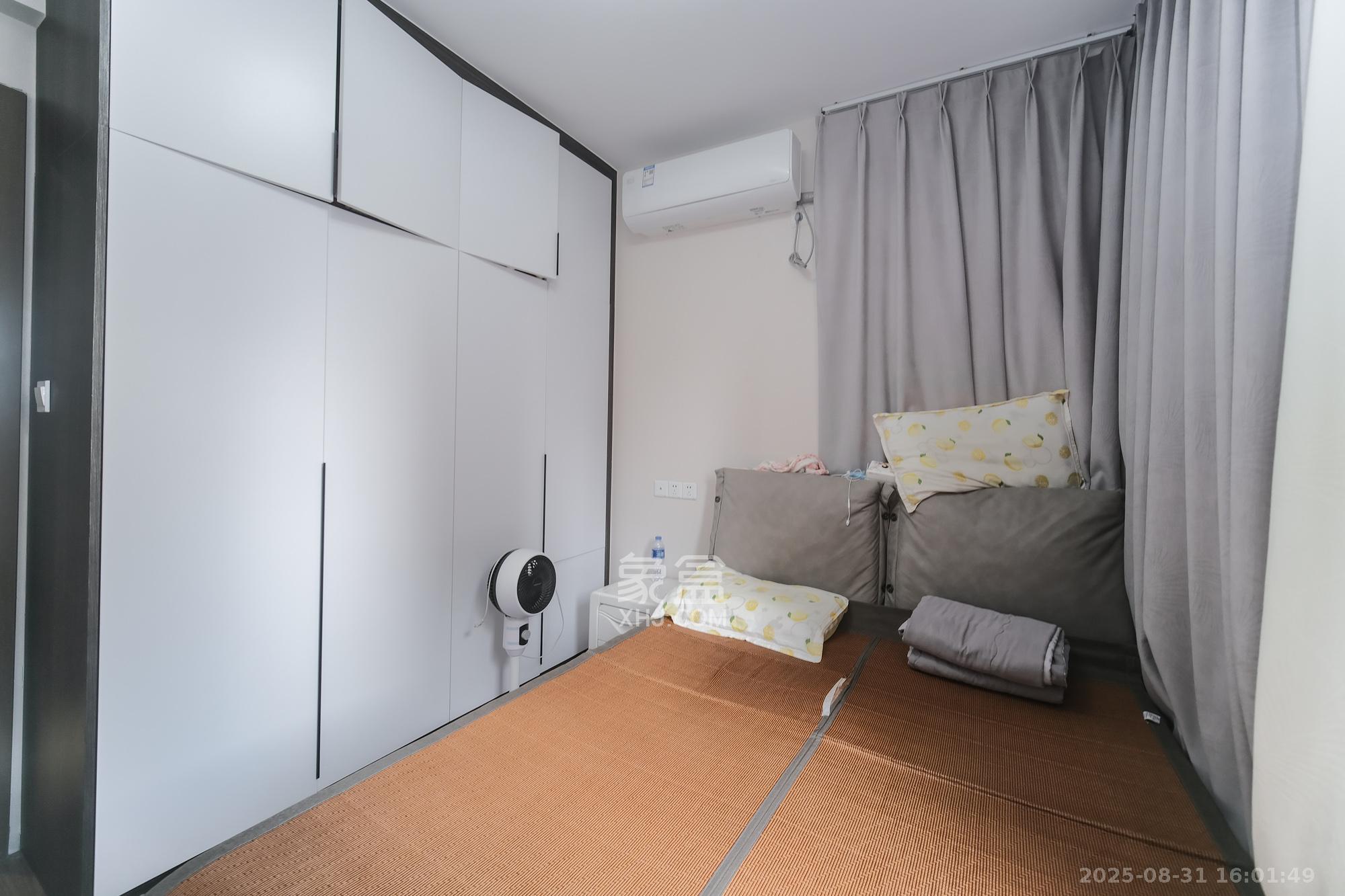 保利香槟国际 4室2厅2卫 110.0万 保利香槟国际 4室2厅2卫 110.0万卧室