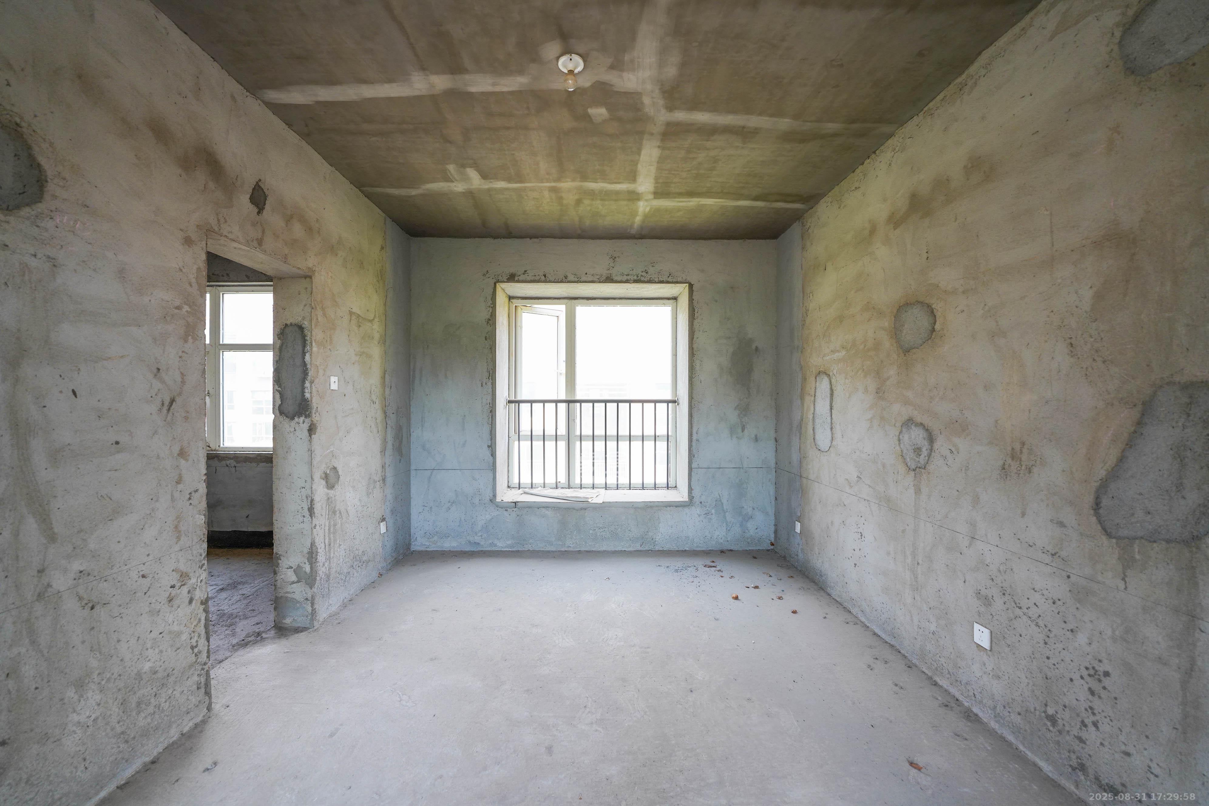 嘉华城(一期) 7室2厅3卫 298.0万 嘉华城(一期) 7室2厅3卫 298.0万客厅