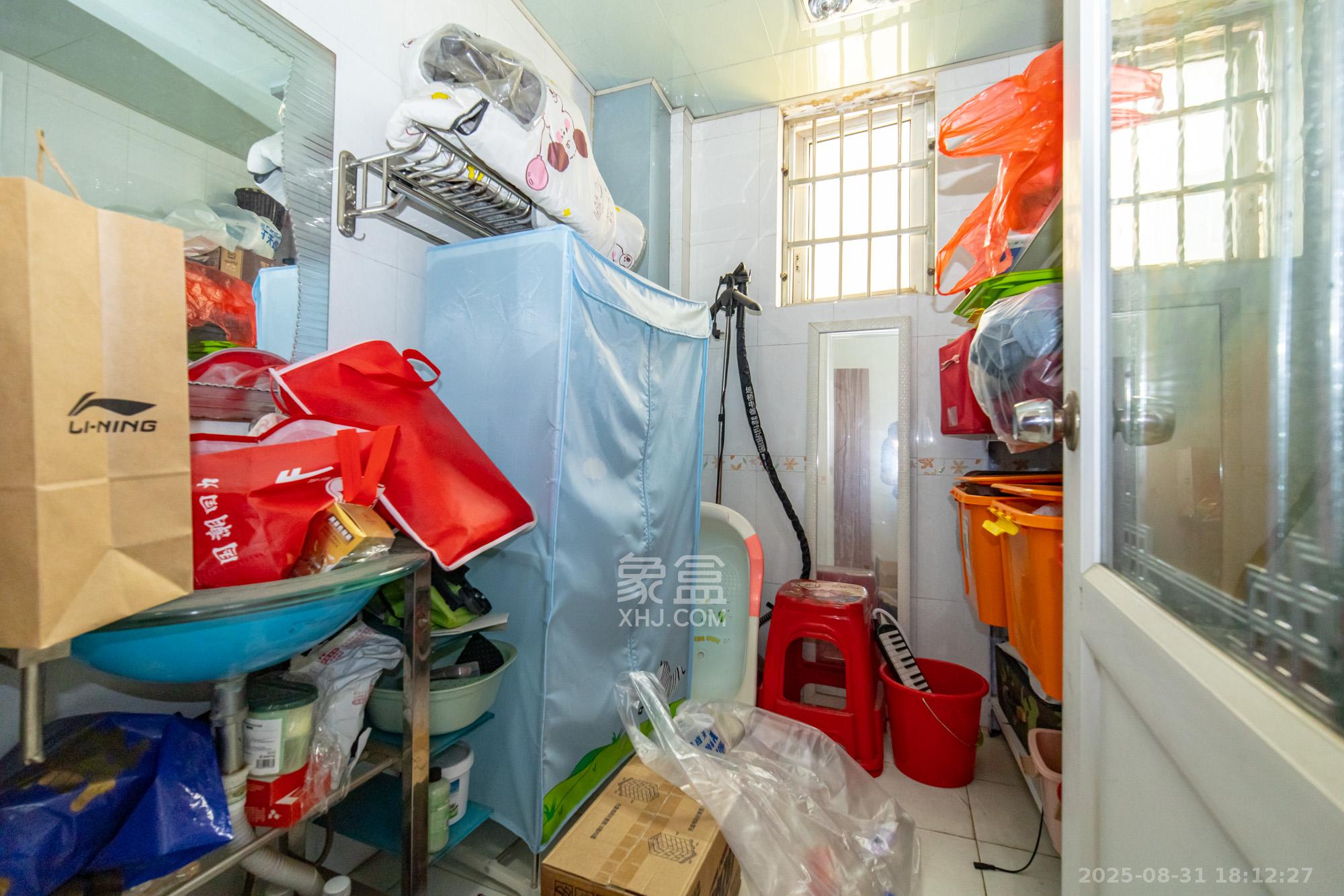 幸福洋房 3室2厅2卫 59.8万 幸福洋房 3室2厅2卫 59.8万卫生间