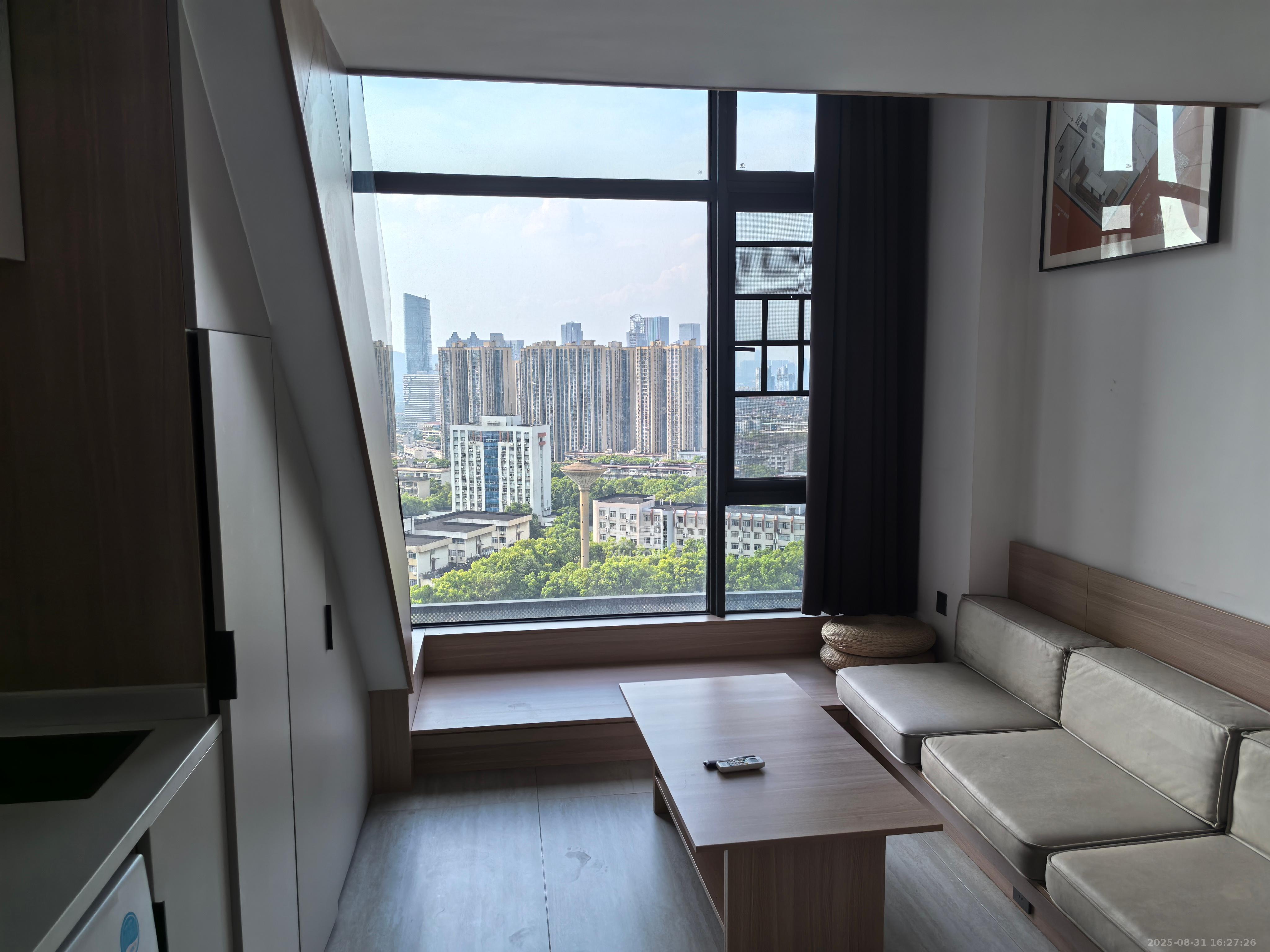 力高凤凰新天 2室1厅1卫 1800.0元/月 力高凤凰新天 2室1厅1卫 1800.0元/月室内图