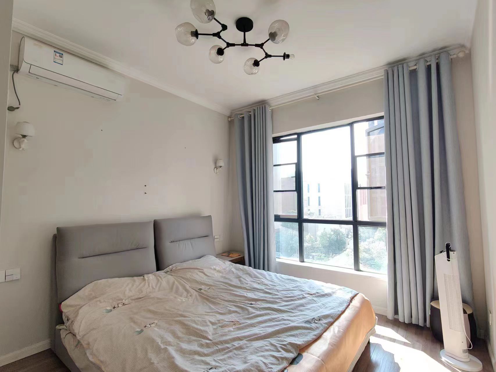 融冠亲城  3室2厅1卫    2500.0元/月室内图