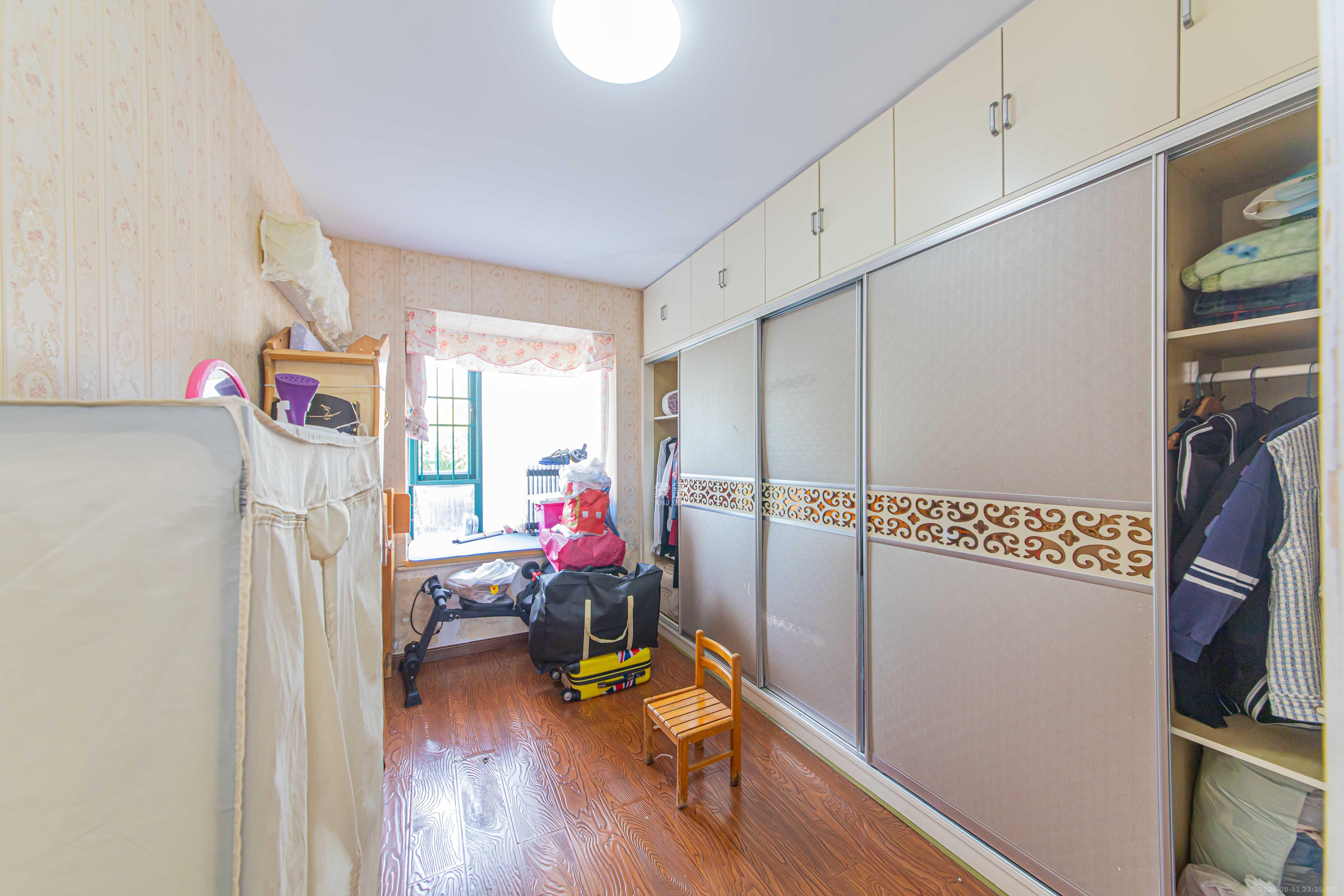 银桂苑 1室2厅2卫 160.0万 银桂苑 1室2厅2卫 160.0万卧室