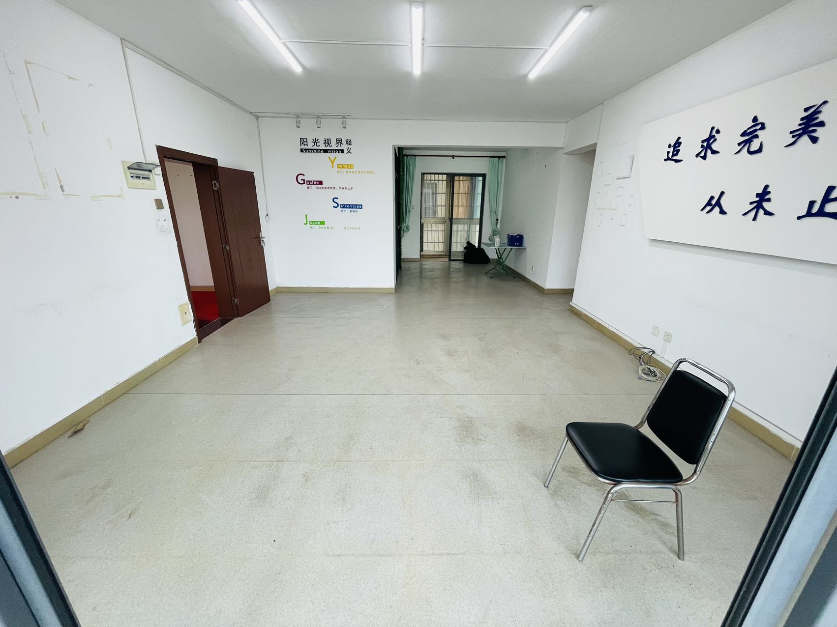 金海广场 4室2厅2卫 3300.0元/月 金海广场 4室2厅2卫 3300.0元/月室内图