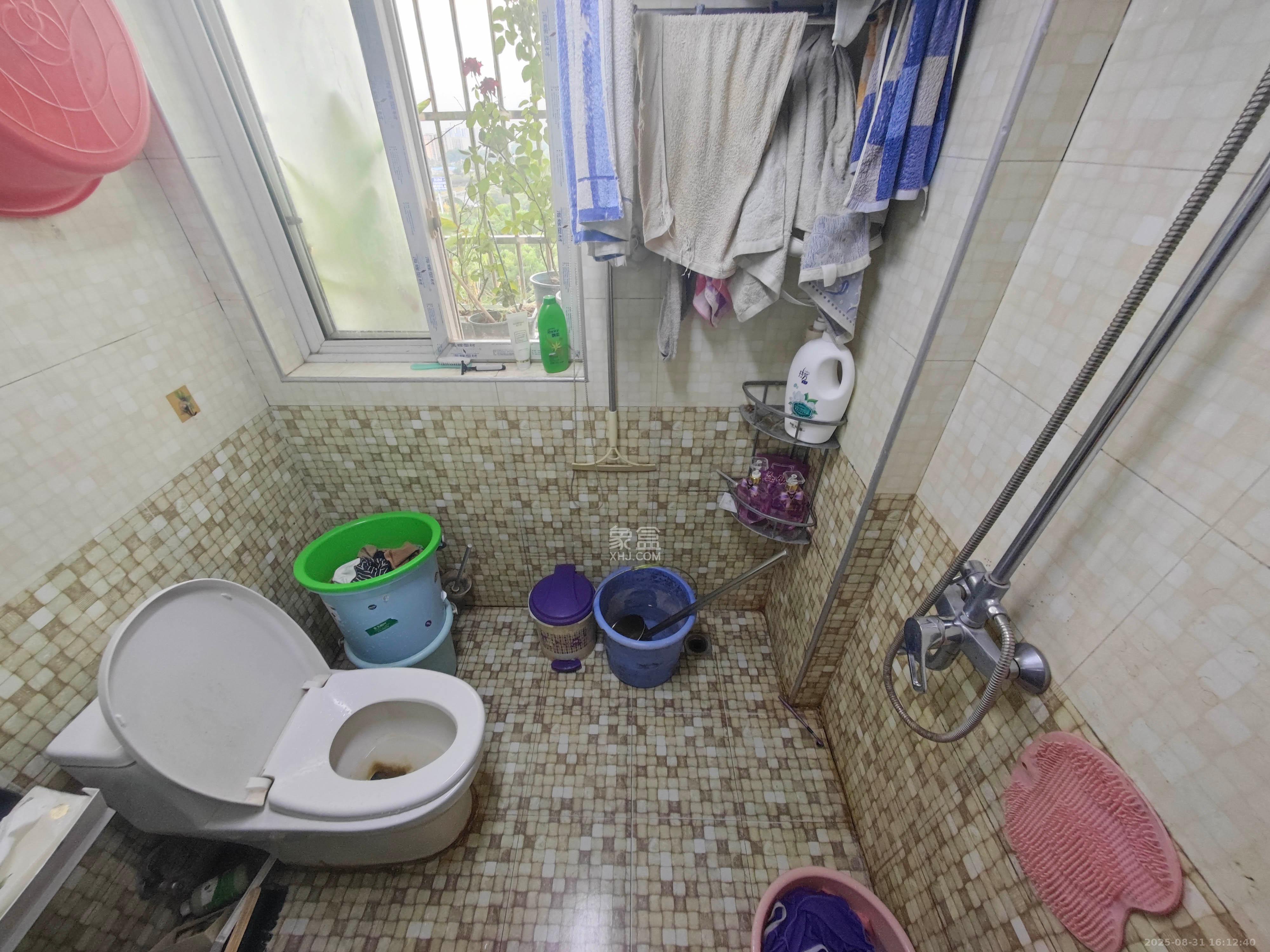 弘欣公寓 2室1厅1卫 81.8万 弘欣公寓 2室1厅1卫 81.8万卫生间