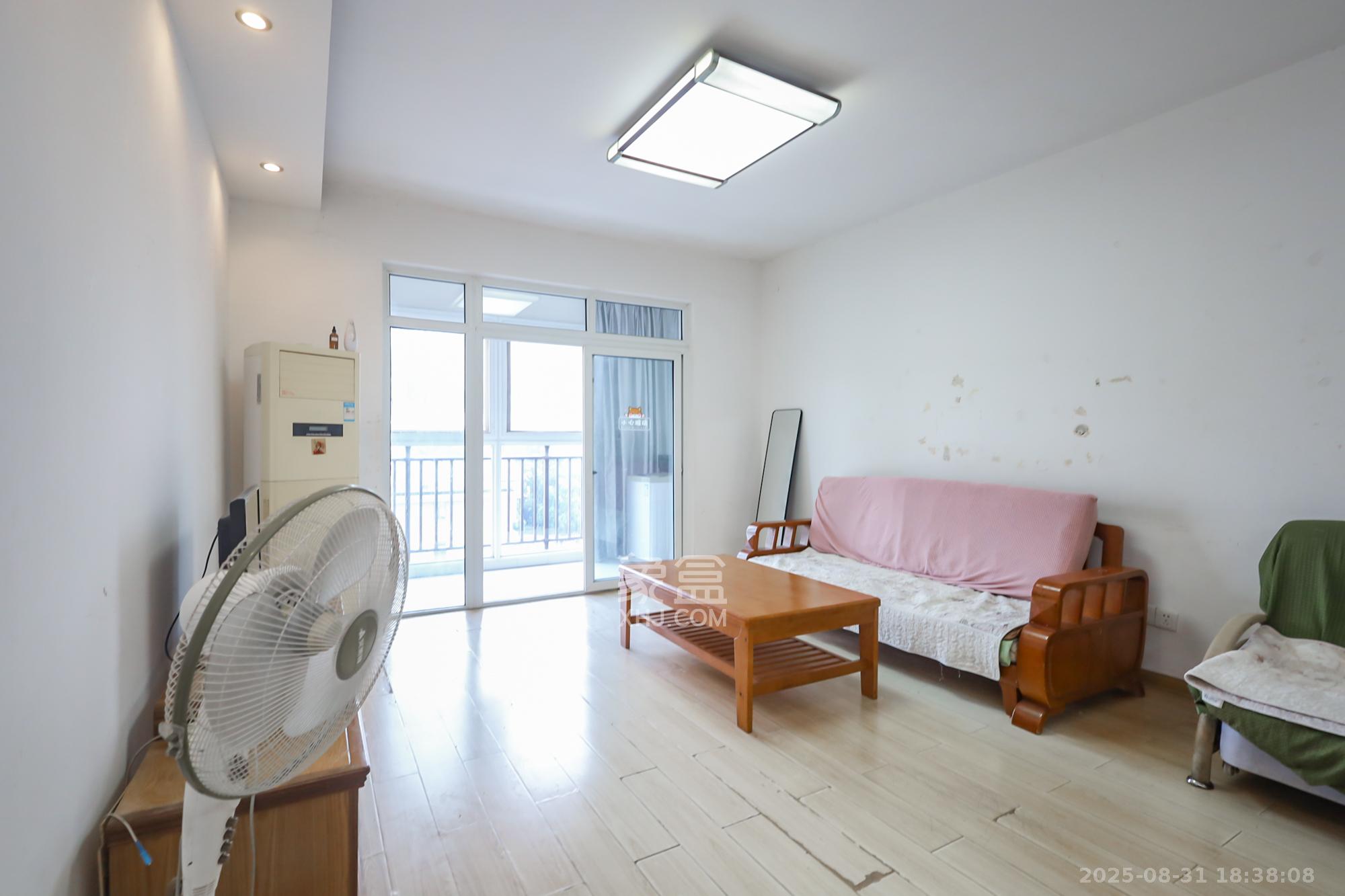 风华四季园  2室2厅1卫    75.0万 风华四季园  2室2厅1卫    75.0万客厅