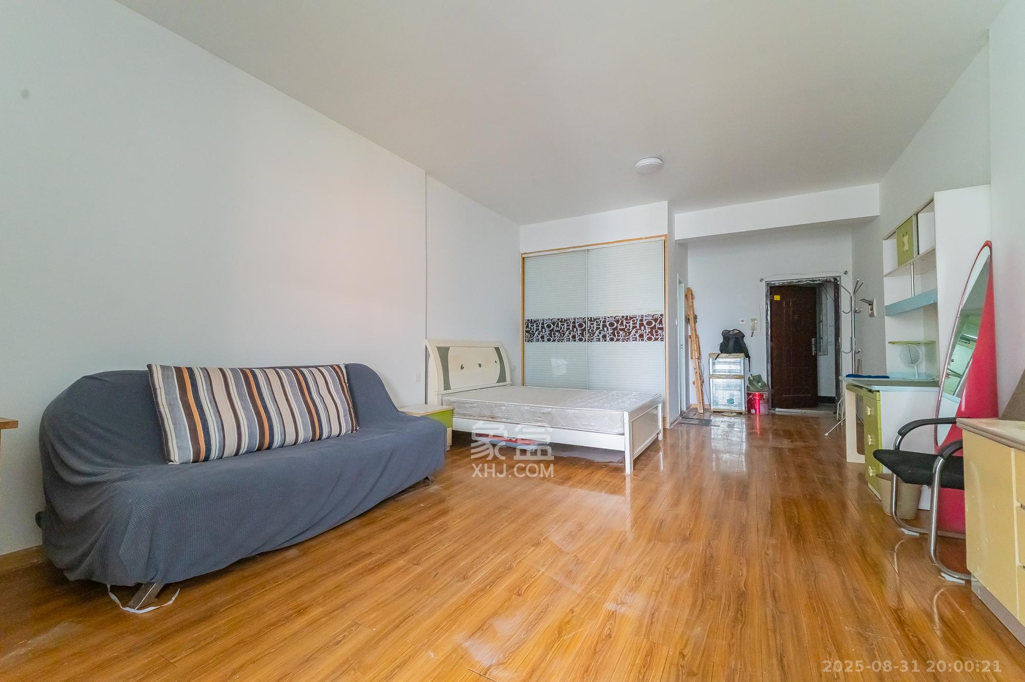 开源鑫景  1室1厅1卫    20.0万客厅