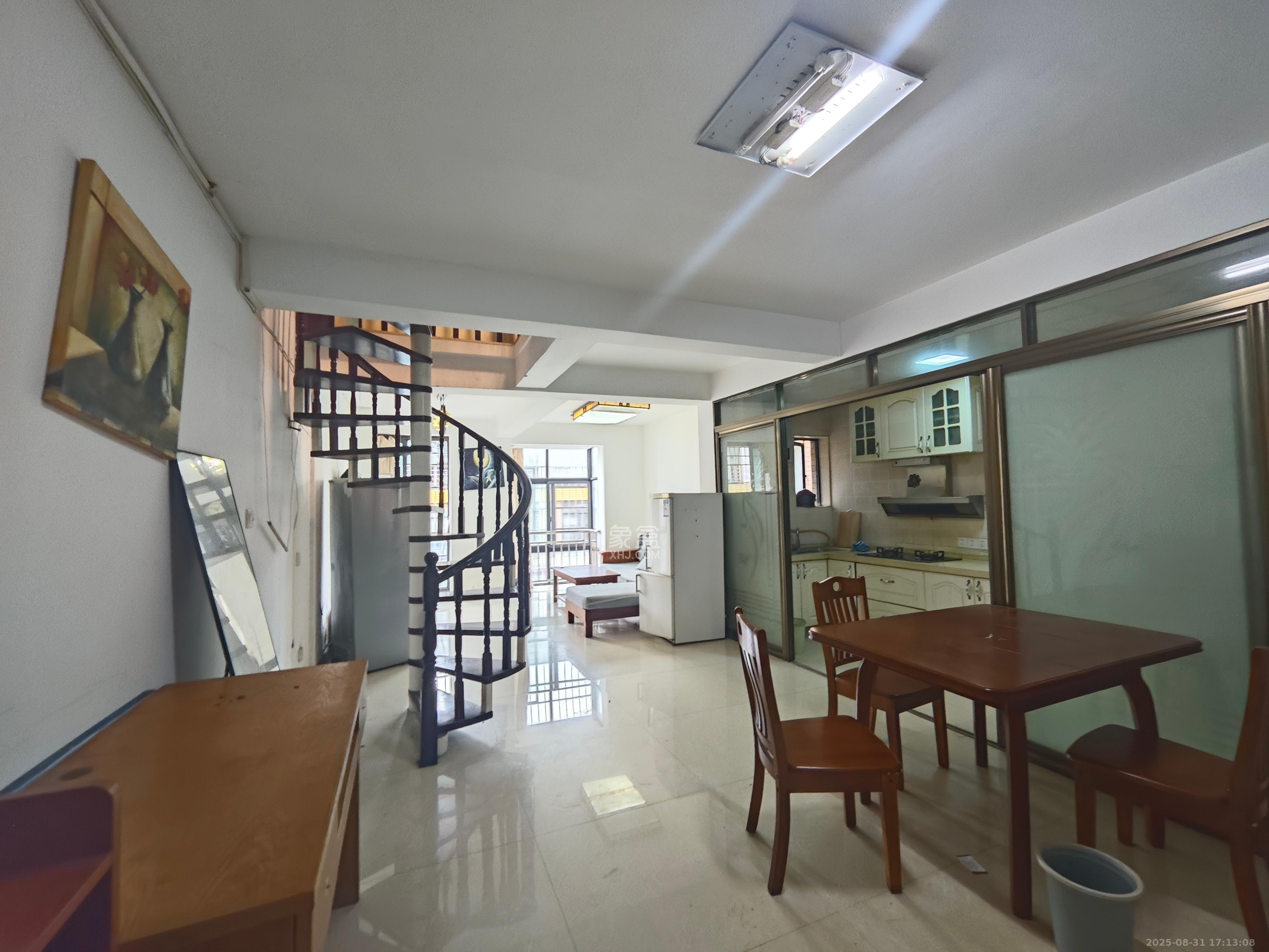 加加大街（华景苑）  3室2厅2卫    1800.0元/月室内图