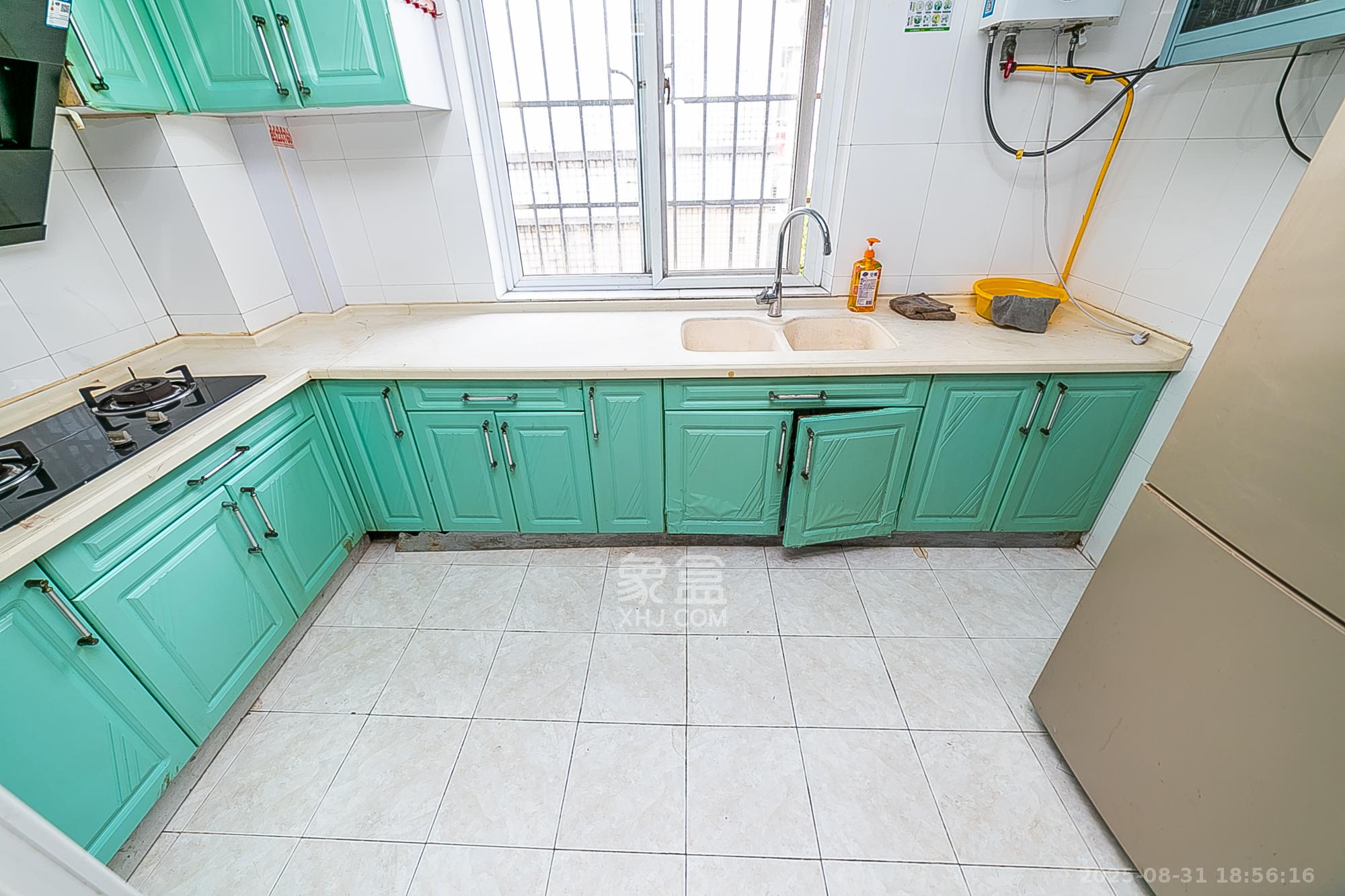 都市春天  3室2厅2卫    95.0万 都市春天  3室2厅2卫    95.0万厨房