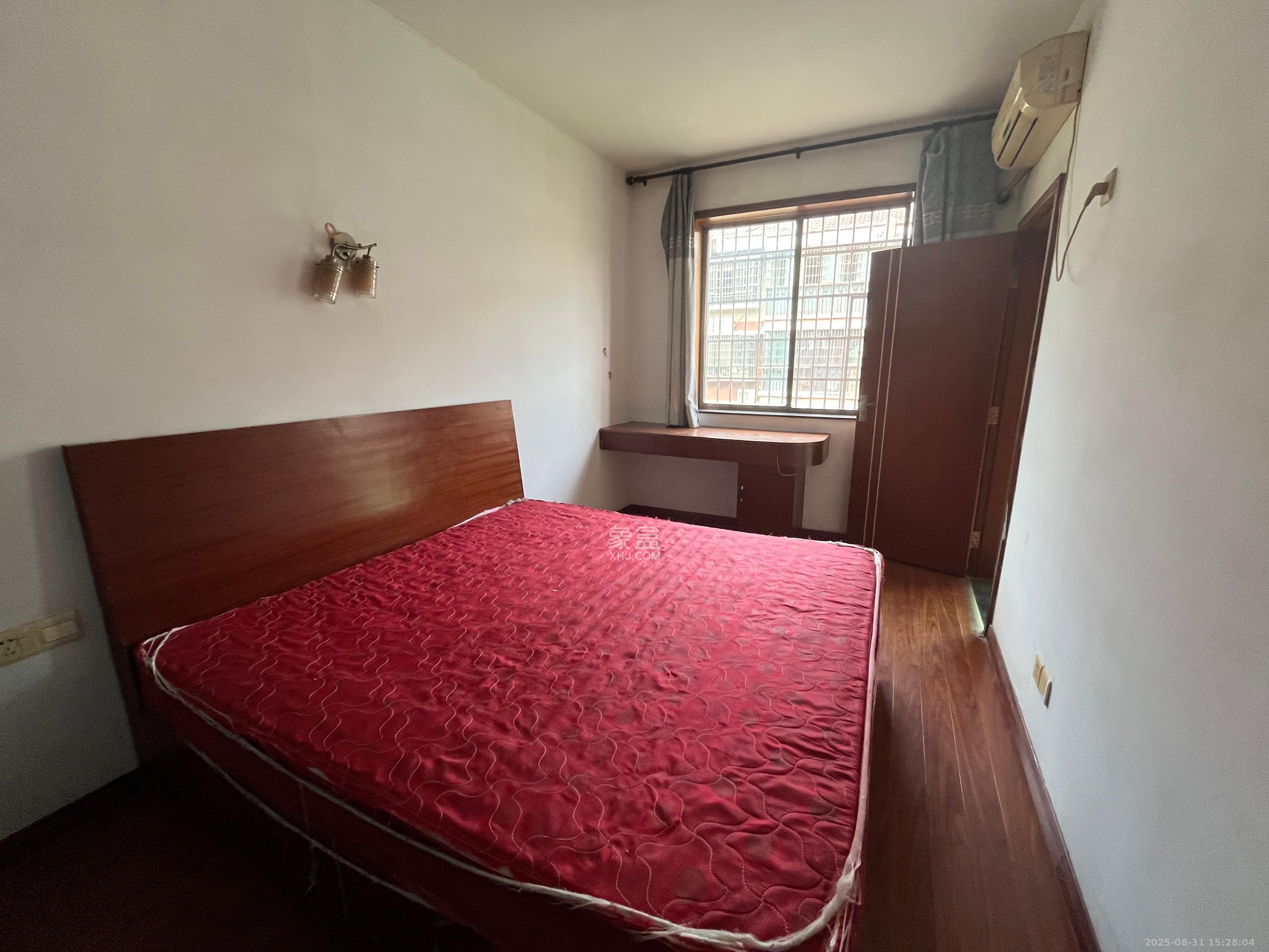 莲湖汽配城 4室2厅2卫 2000.0元/月 莲湖汽配城 4室2厅2卫 2000.0元/月室内图