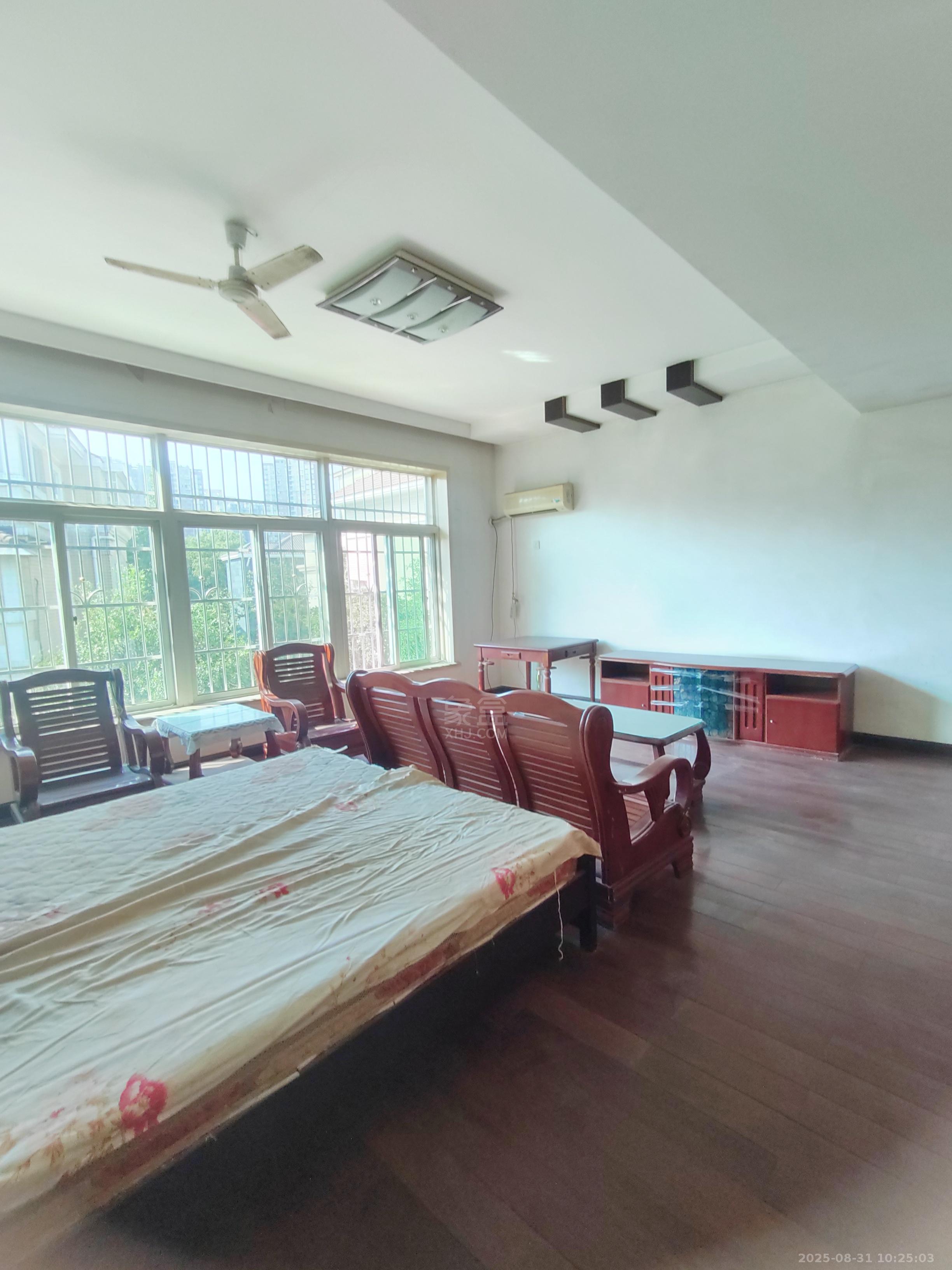 珠江花园  5室2厅2卫   5800.00元/月室内图