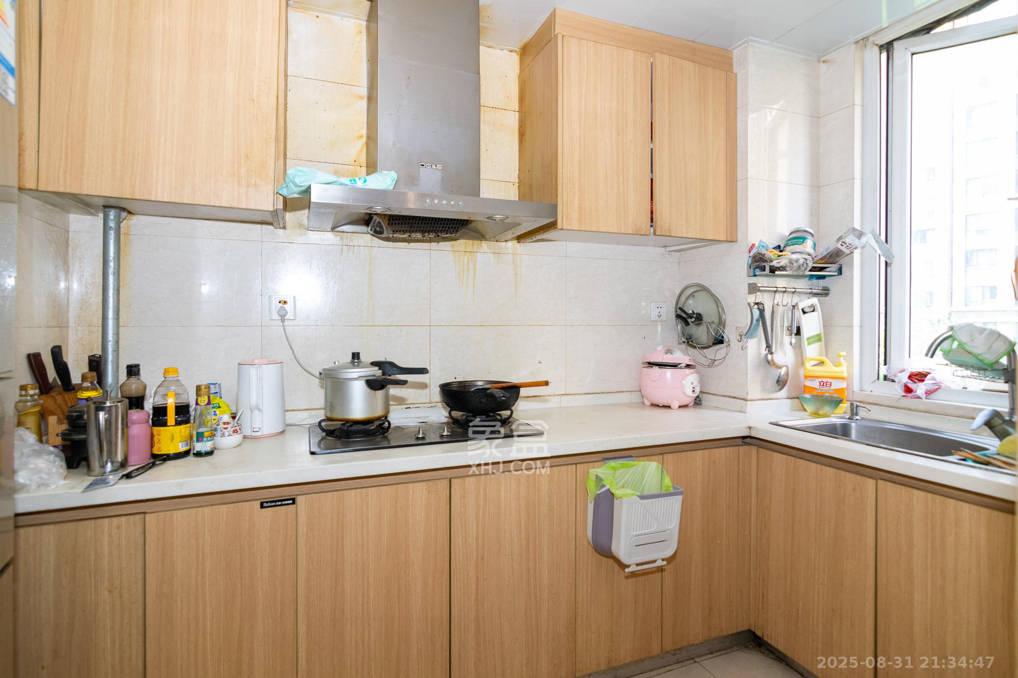 金地三千府(金地湖山樾、金地自在城)  3室2厅1卫    58.8万 金地三千府(金地湖山樾、金地自在城)  3室2厅1卫    58.8万厨房