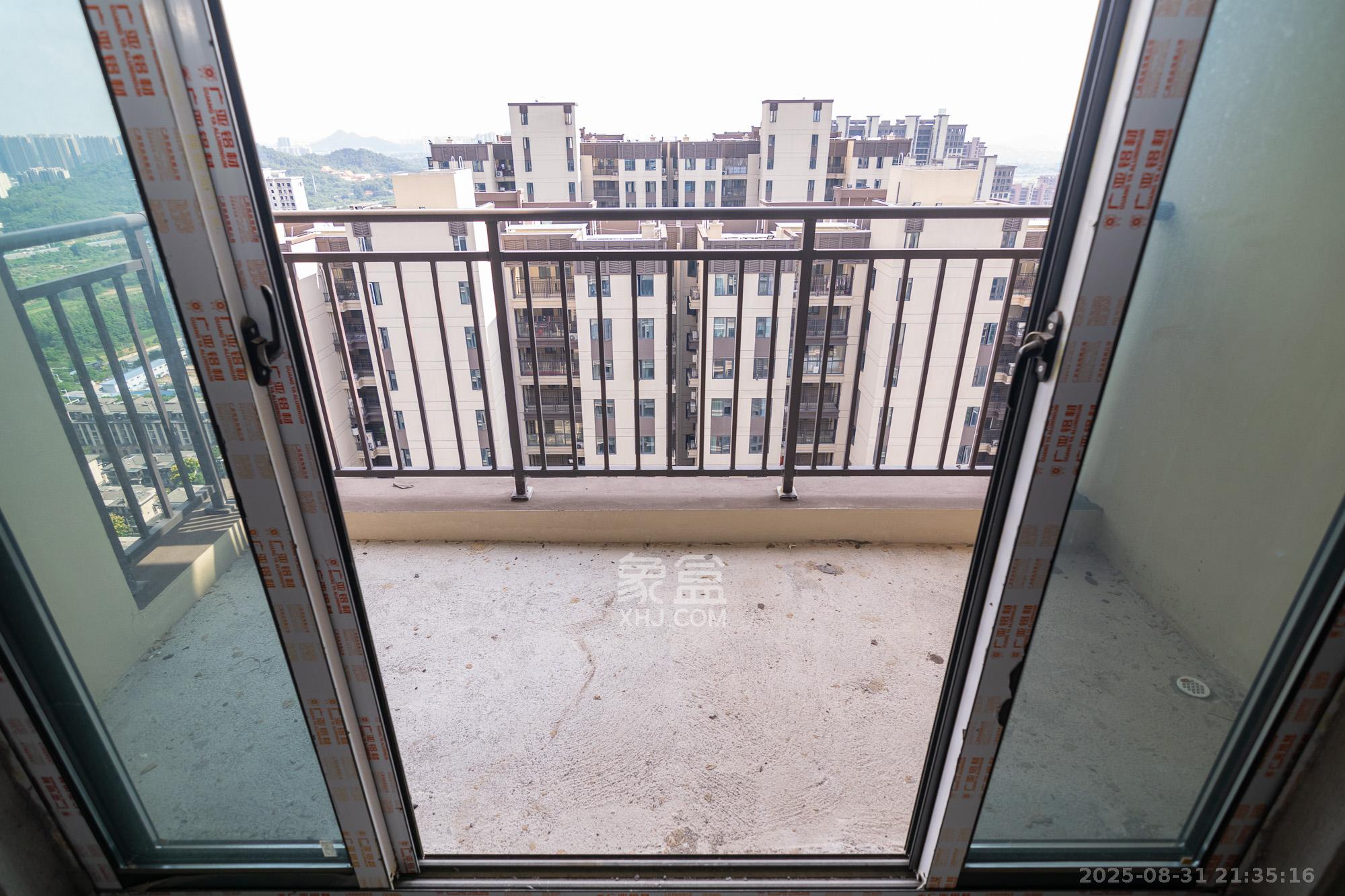 澳海望洲府  3室1厅2卫    52.0万阳台