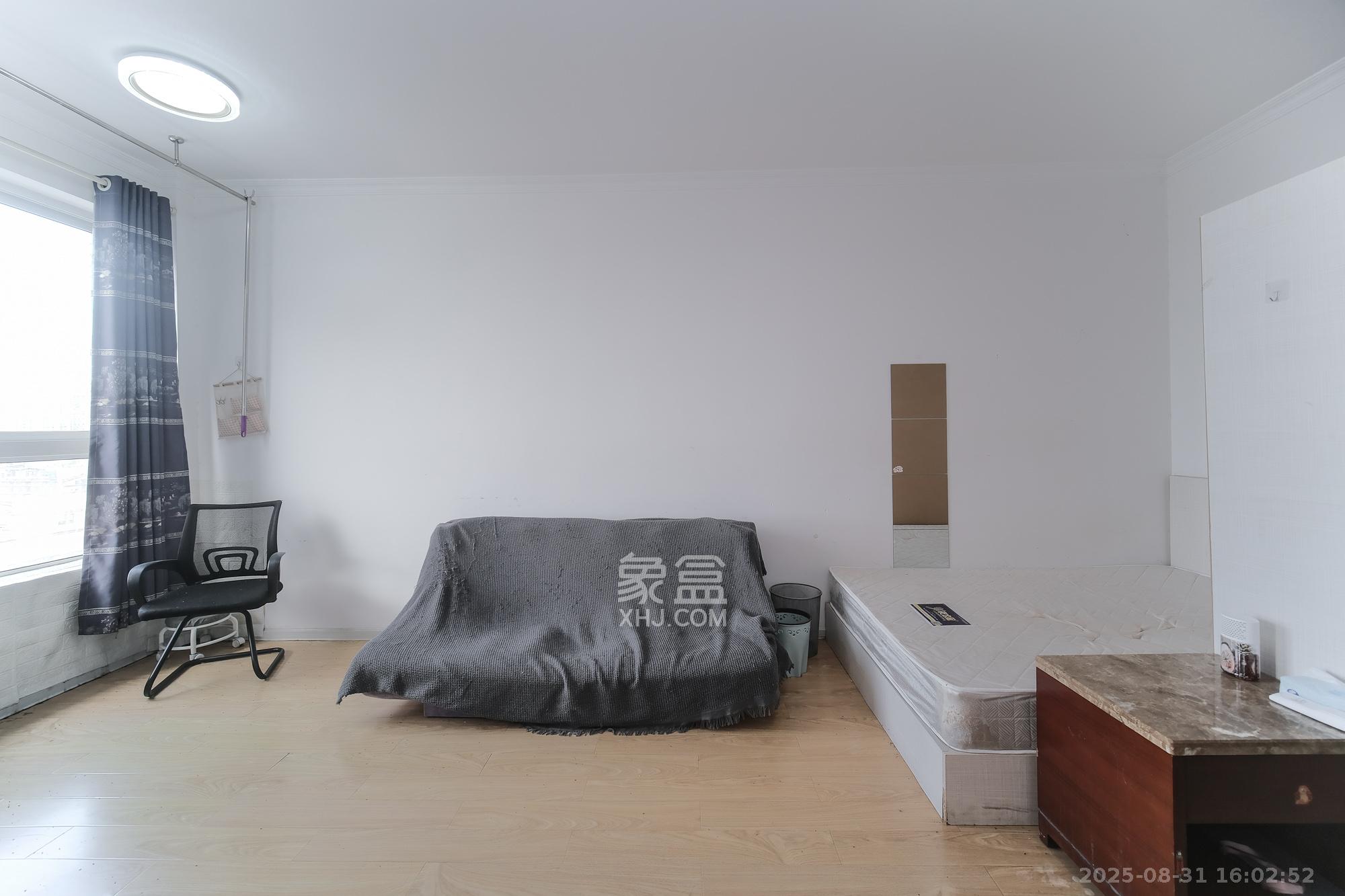 月亮湾草莓街区一、二期  1室1厅1卫    18.0万 月亮湾草莓街区一、二期  1室1厅1卫    18.0万客厅