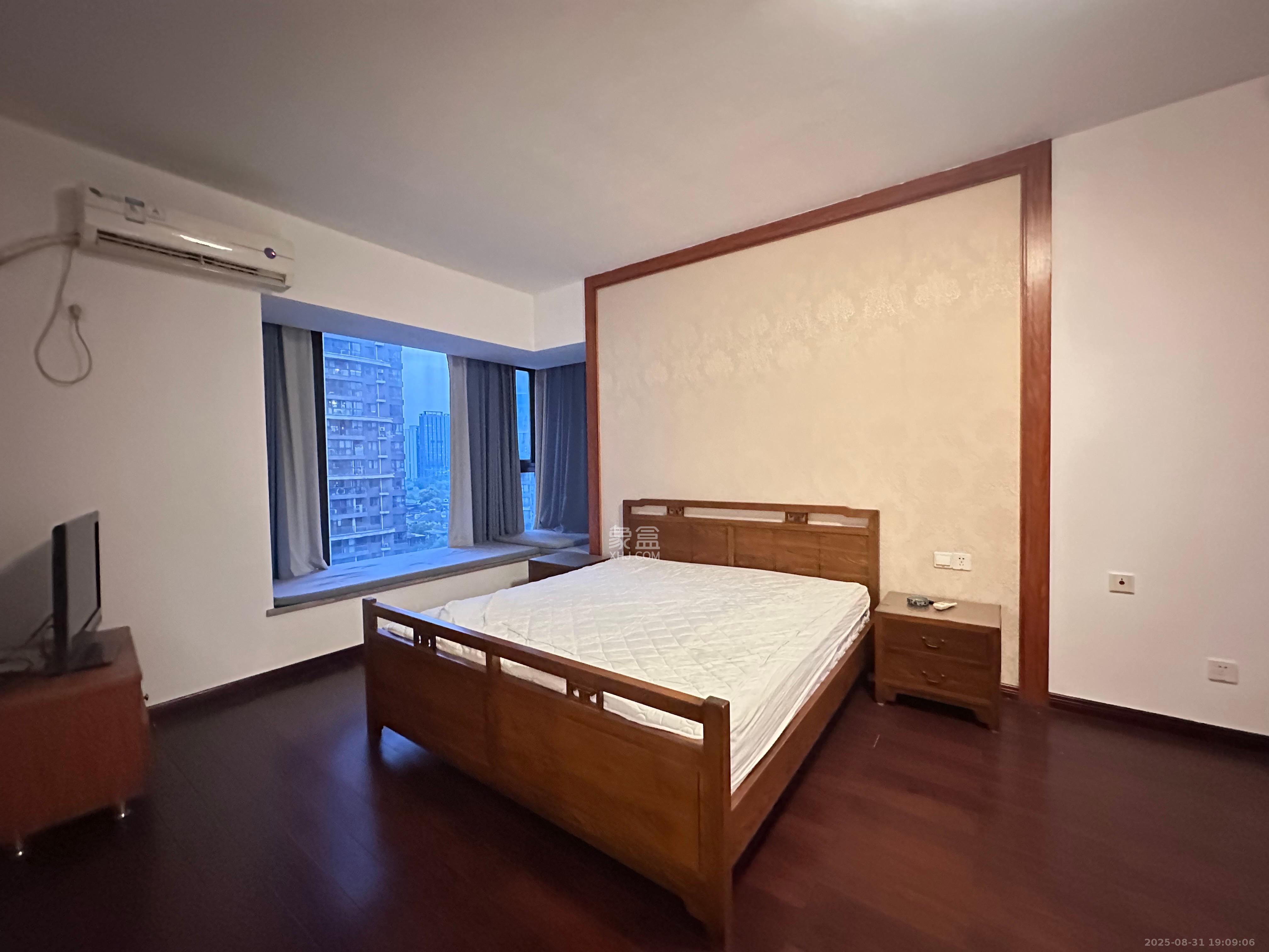 藏珑湖上国际花园  1室0厅0卫    3200.0元/月室内图