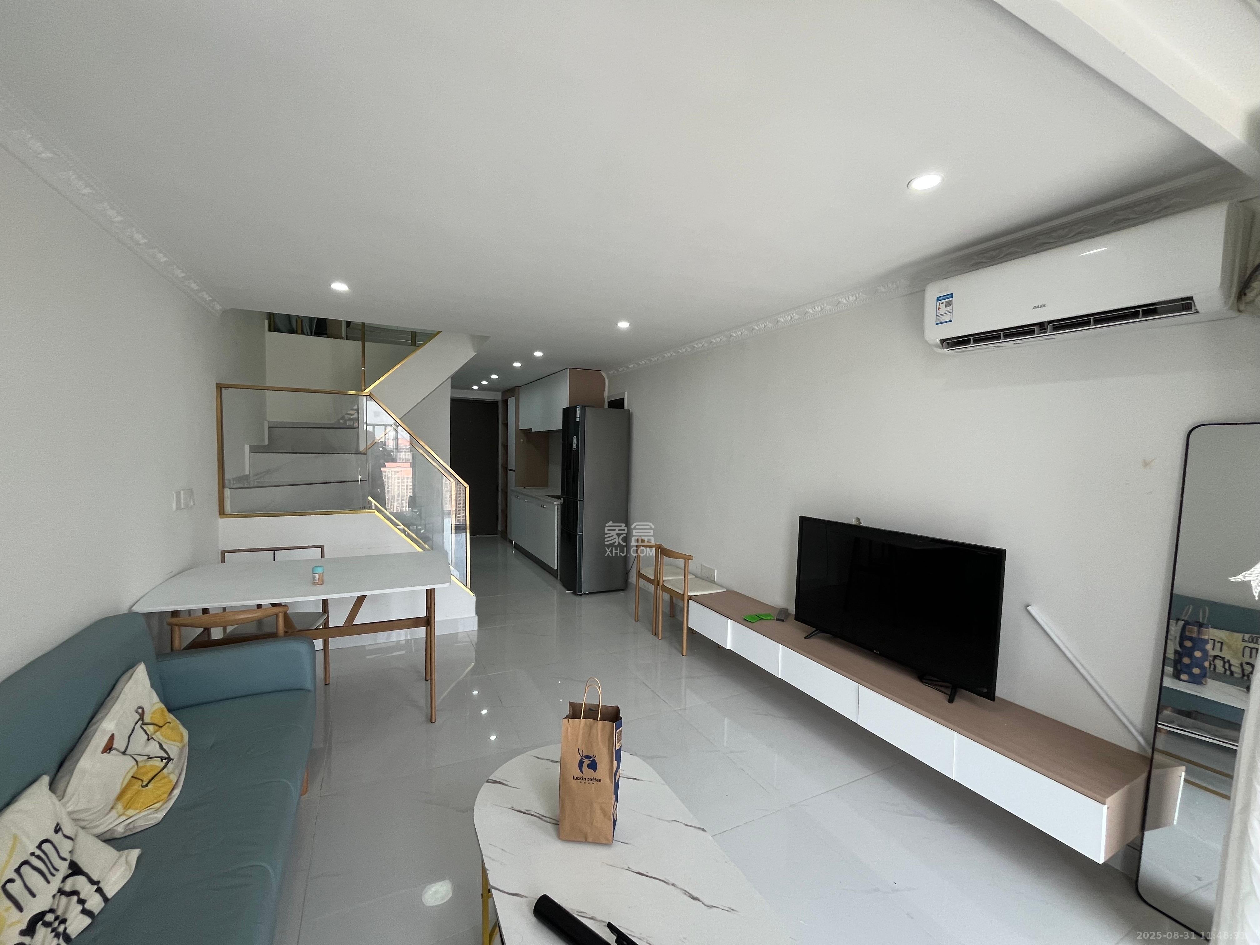中交广场公寓  1室1厅1卫   2350.00元/月室内图