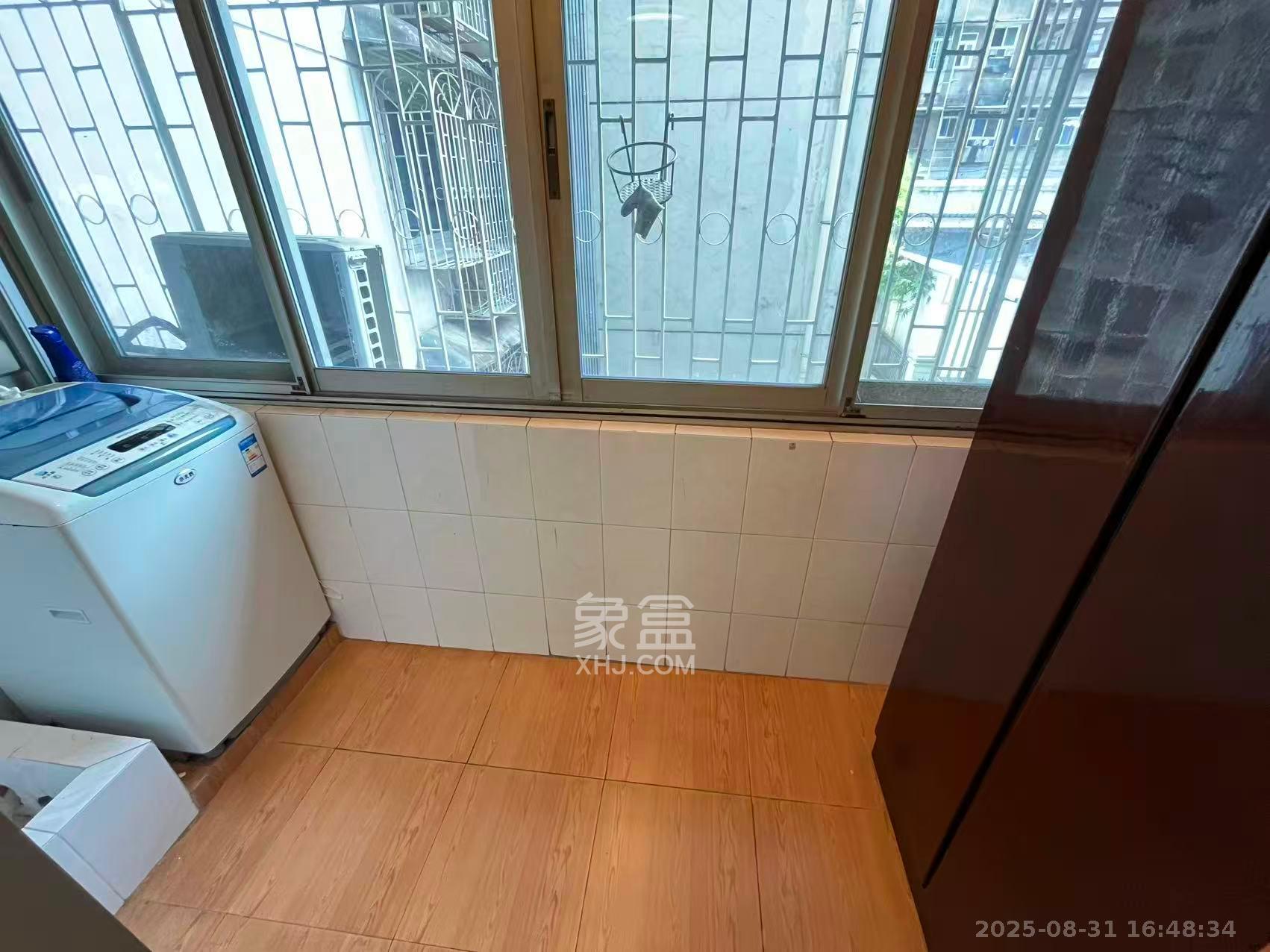 鸿园小区 3室2厅2卫 2100.0元/月 鸿园小区 3室2厅2卫 2100.0元/月室内图