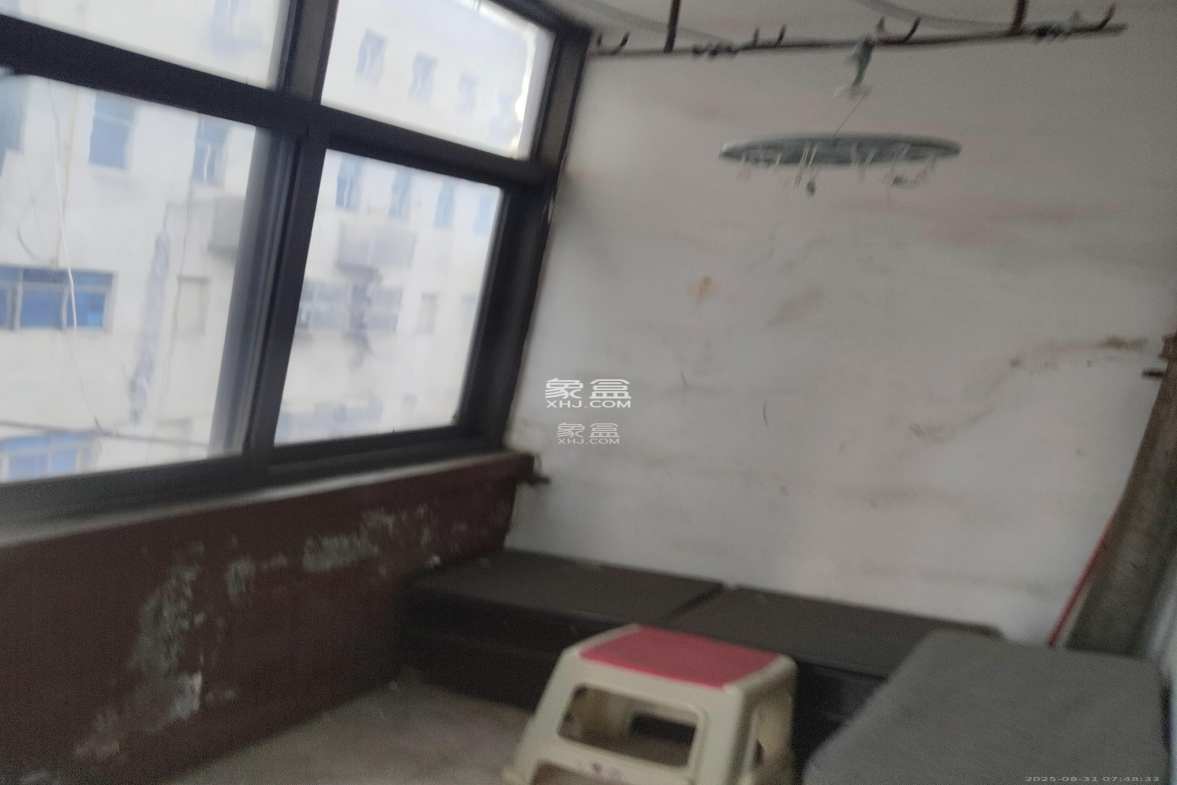 红旗区五片 2室1厅1卫 1600.0元/月 红旗区五片 2室1厅1卫 1600.0元/月室内图