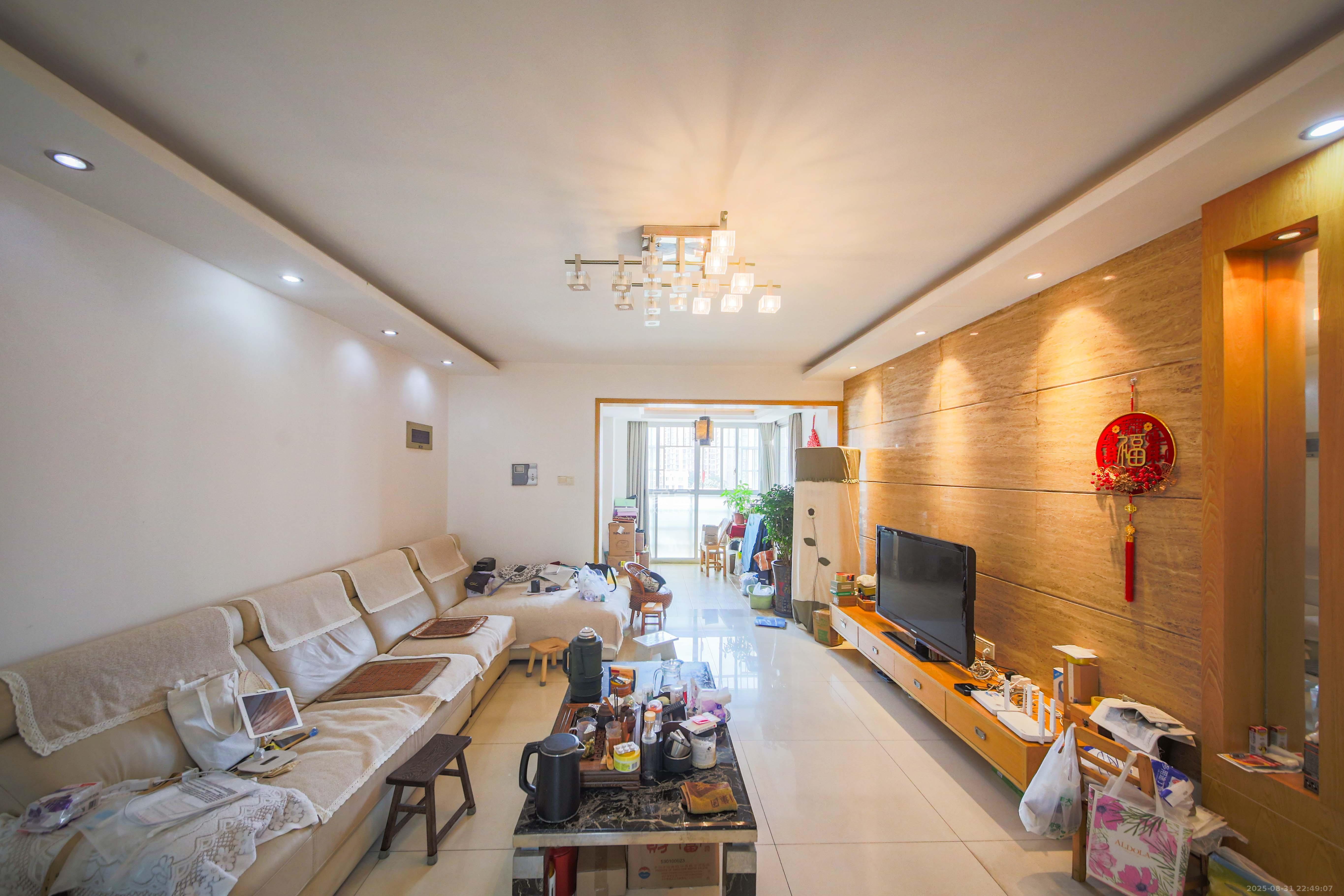 申奥美域  3室2厅2卫    110.0万客厅