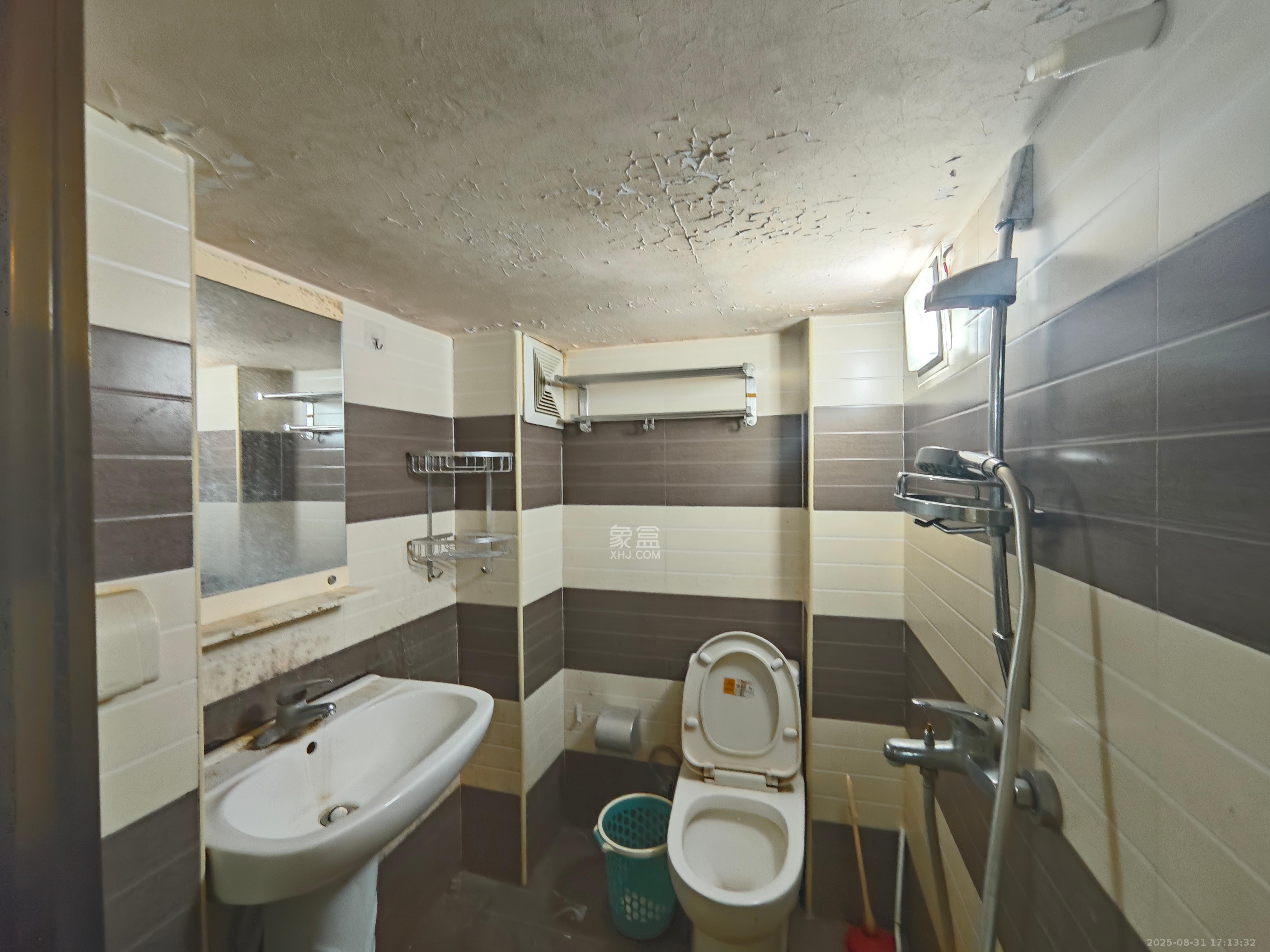 加加大街（华景苑）  3室2厅2卫    1800.0元/月室内图