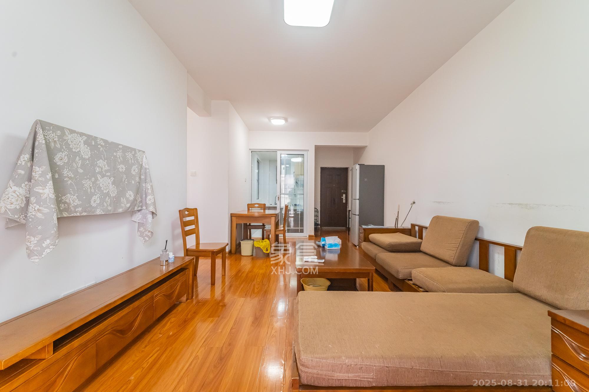 华润置地广场二期 3室2厅1卫 71.8万 华润置地广场二期 3室2厅1卫 71.8万客厅