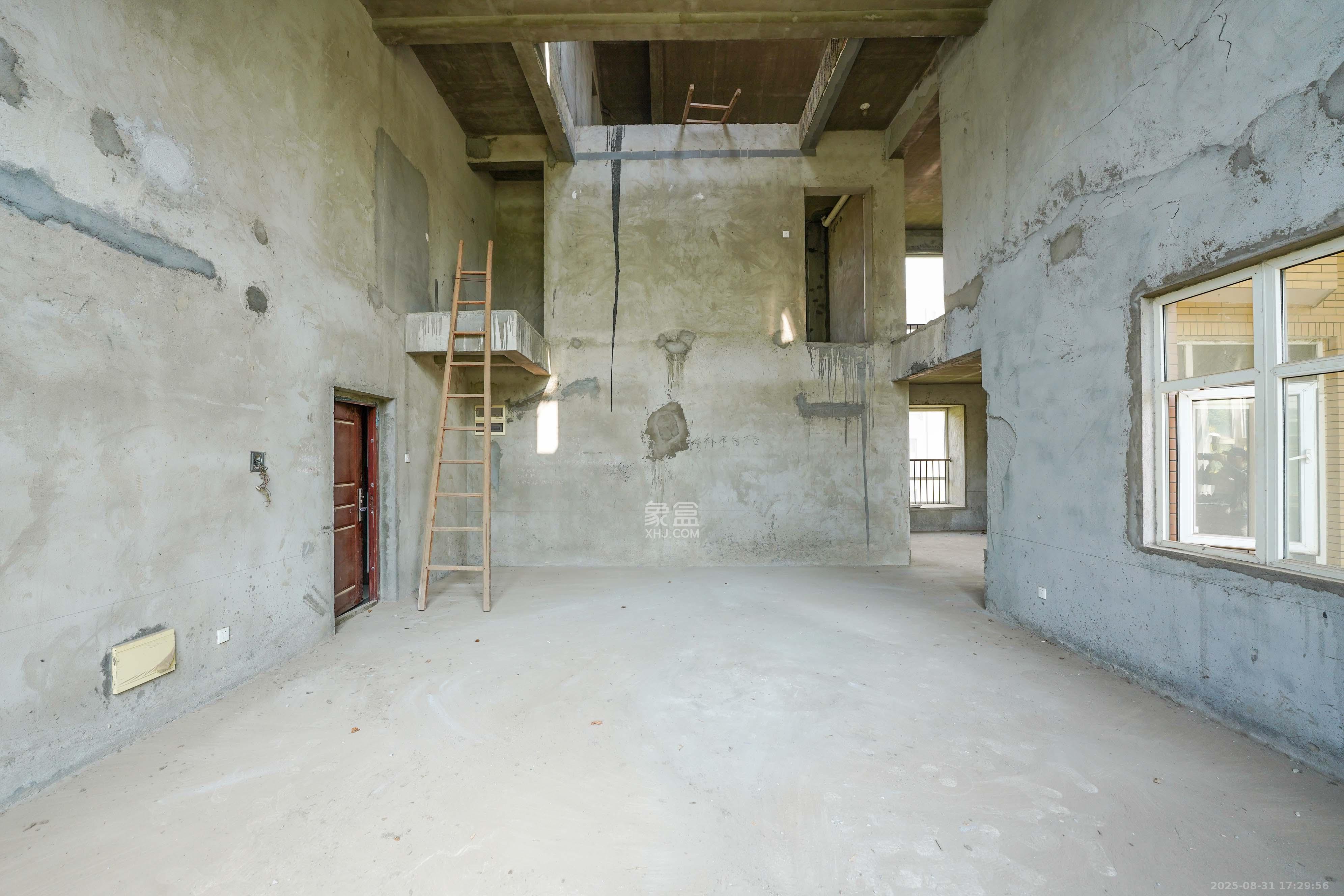 嘉华城(一期) 7室2厅3卫 298.0万 嘉华城(一期) 7室2厅3卫 298.0万客厅