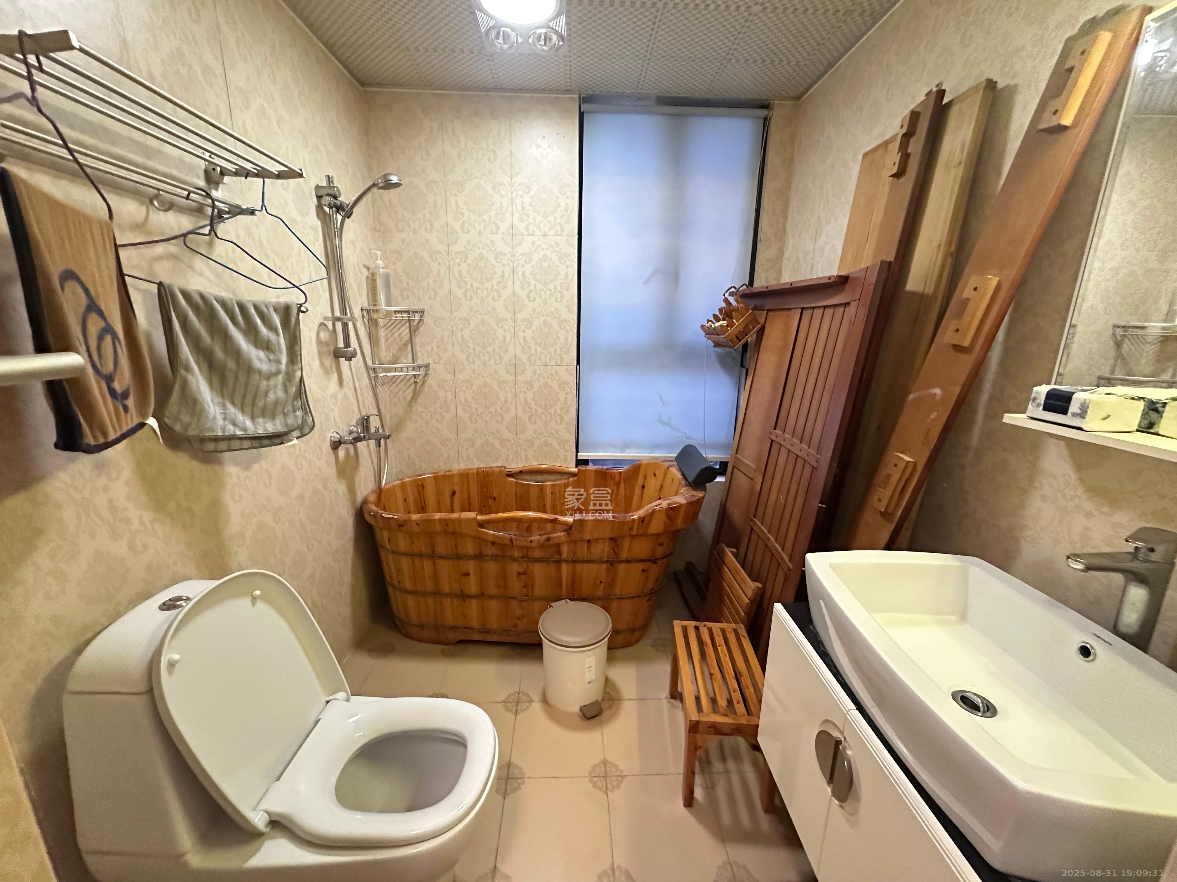 藏珑湖上国际花园 1室0厅0卫 3200.0元/月 藏珑湖上国际花园 1室0厅0卫 3200.0元/月室内图