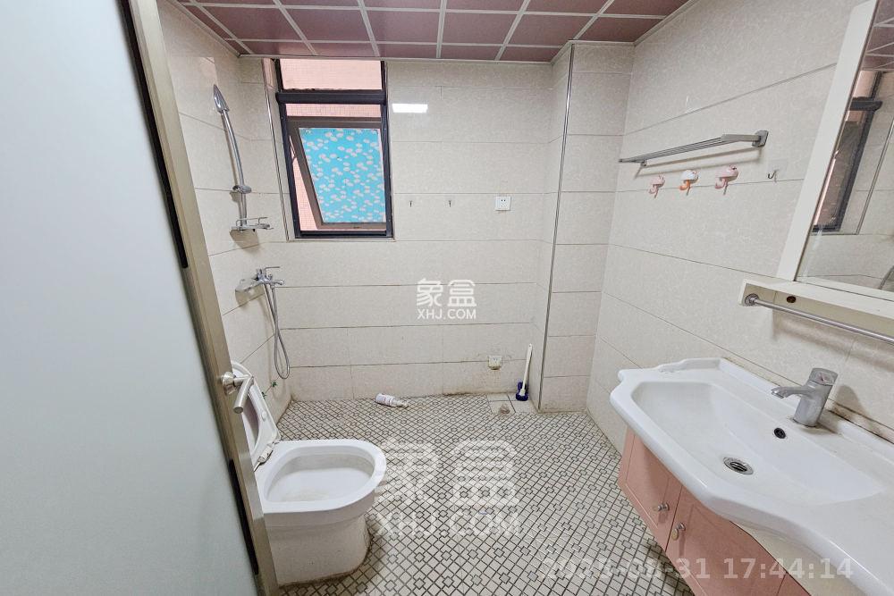 新华都万家城  3室2厅2卫    2000.0元/月室内图