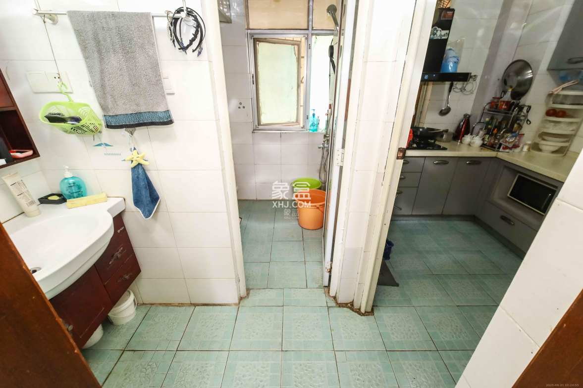 雄踞都市东家  2室2厅1卫    65.0万 雄踞都市东家  2室2厅1卫    65.0万卫生间