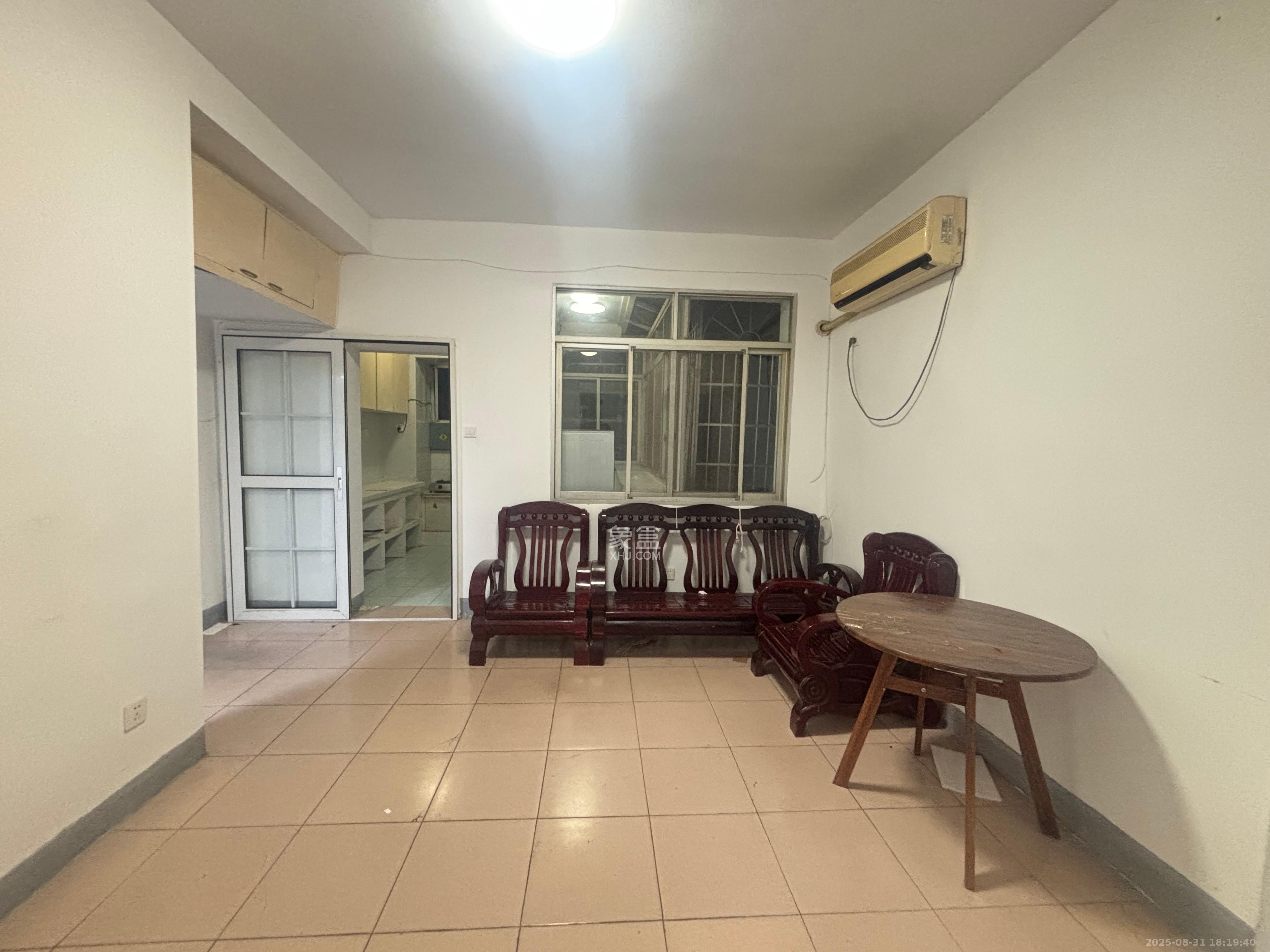 人民新村 3室1厅1卫 2100.0元/月 人民新村 3室1厅1卫 2100.0元/月室内图