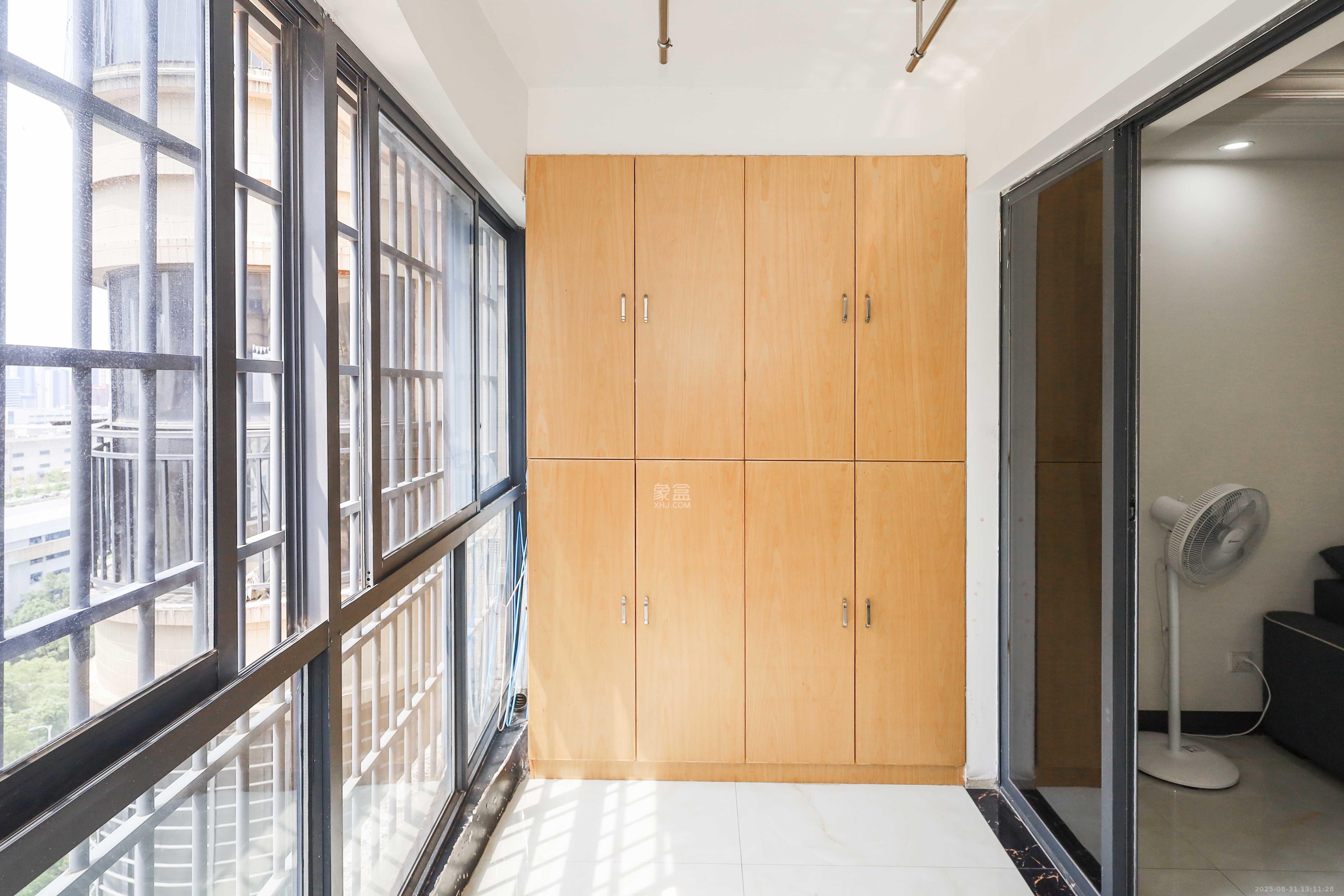 保利麓谷林语C区  3室2厅1卫    89.8万 保利麓谷林语C区  3室2厅1卫    89.8万阳台