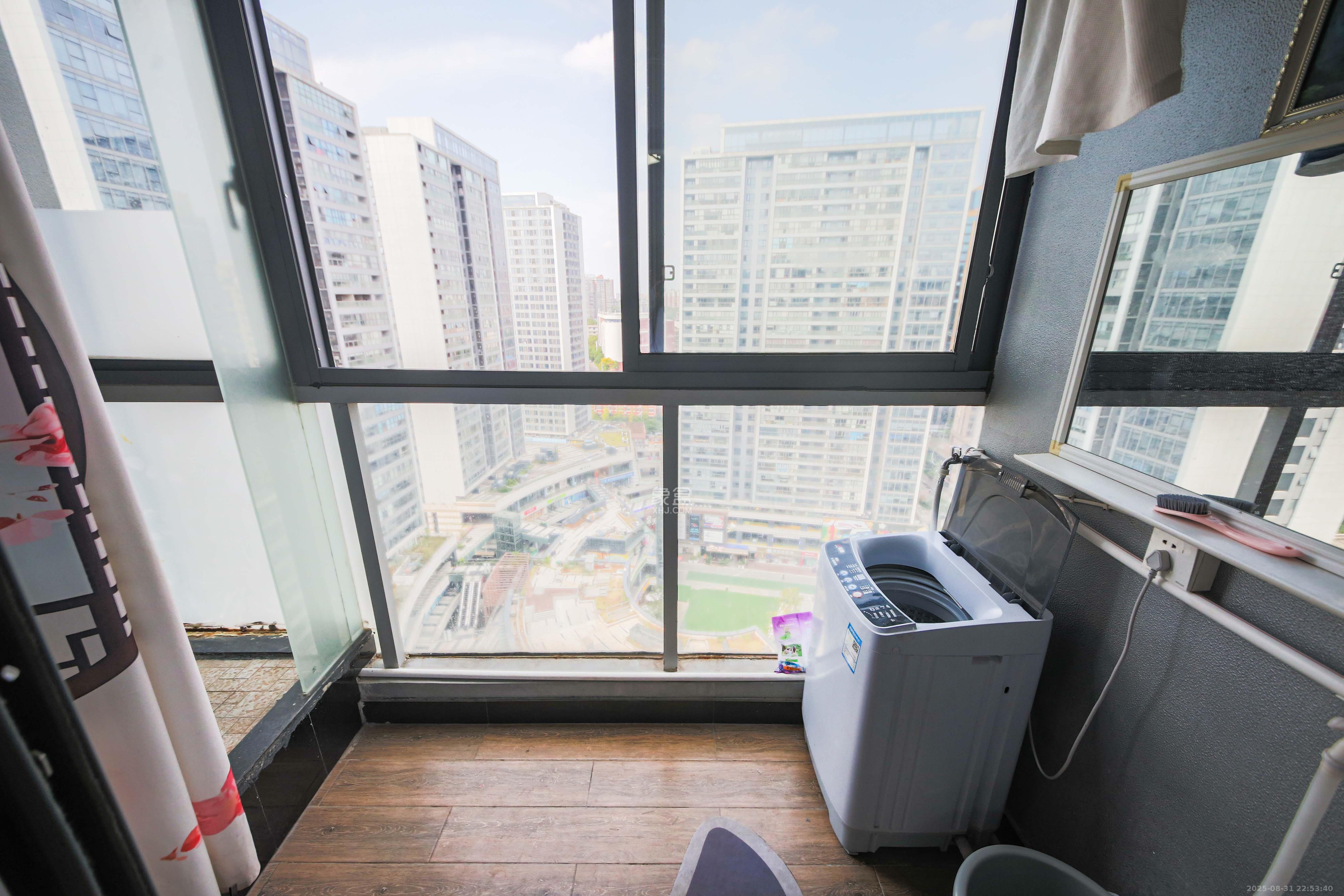 复地星光天地  1室0厅1卫    38.0万阳台