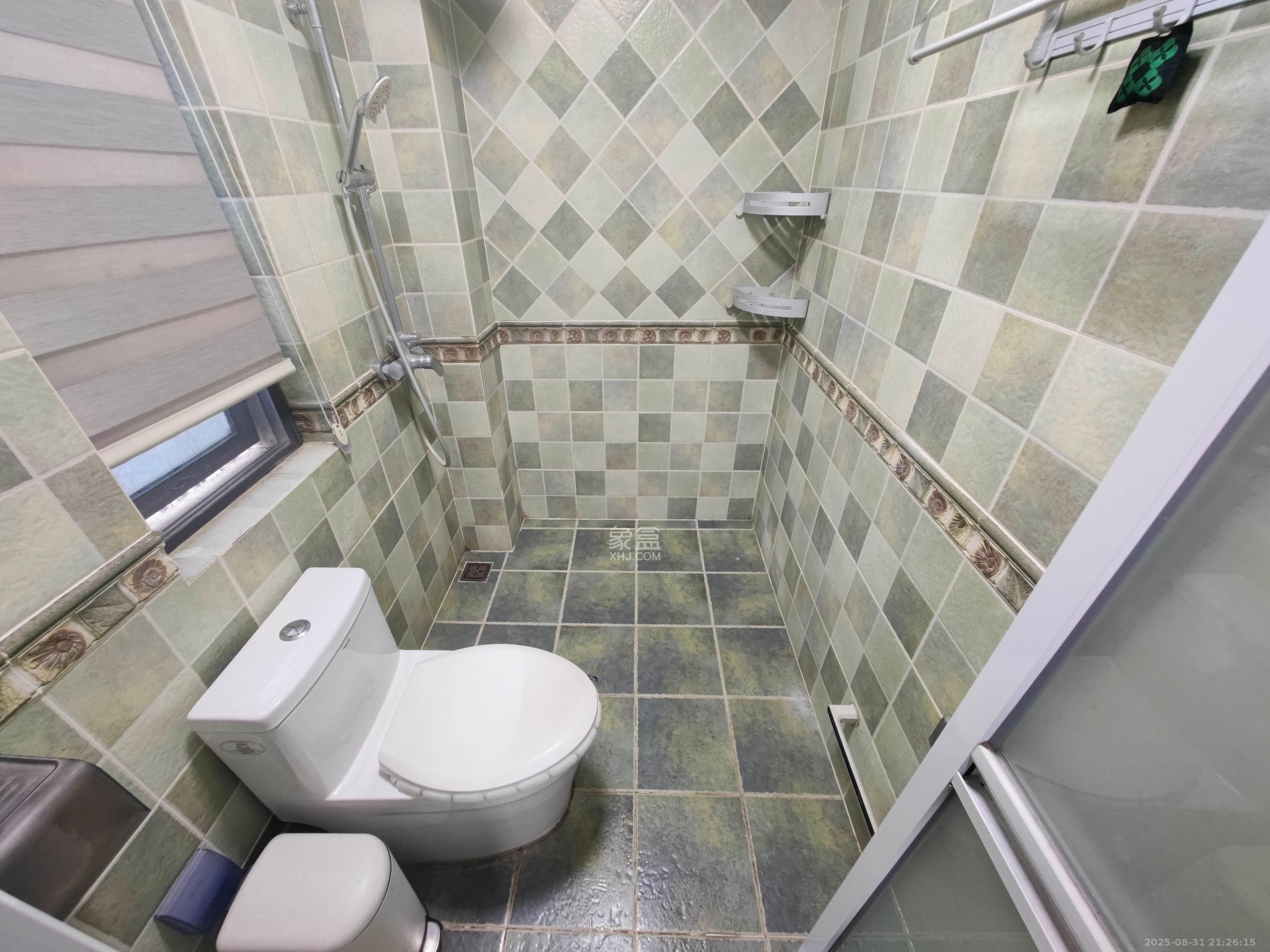 南颐园  3室2厅1卫    70.0万 南颐园  3室2厅1卫    70.0万卫生间