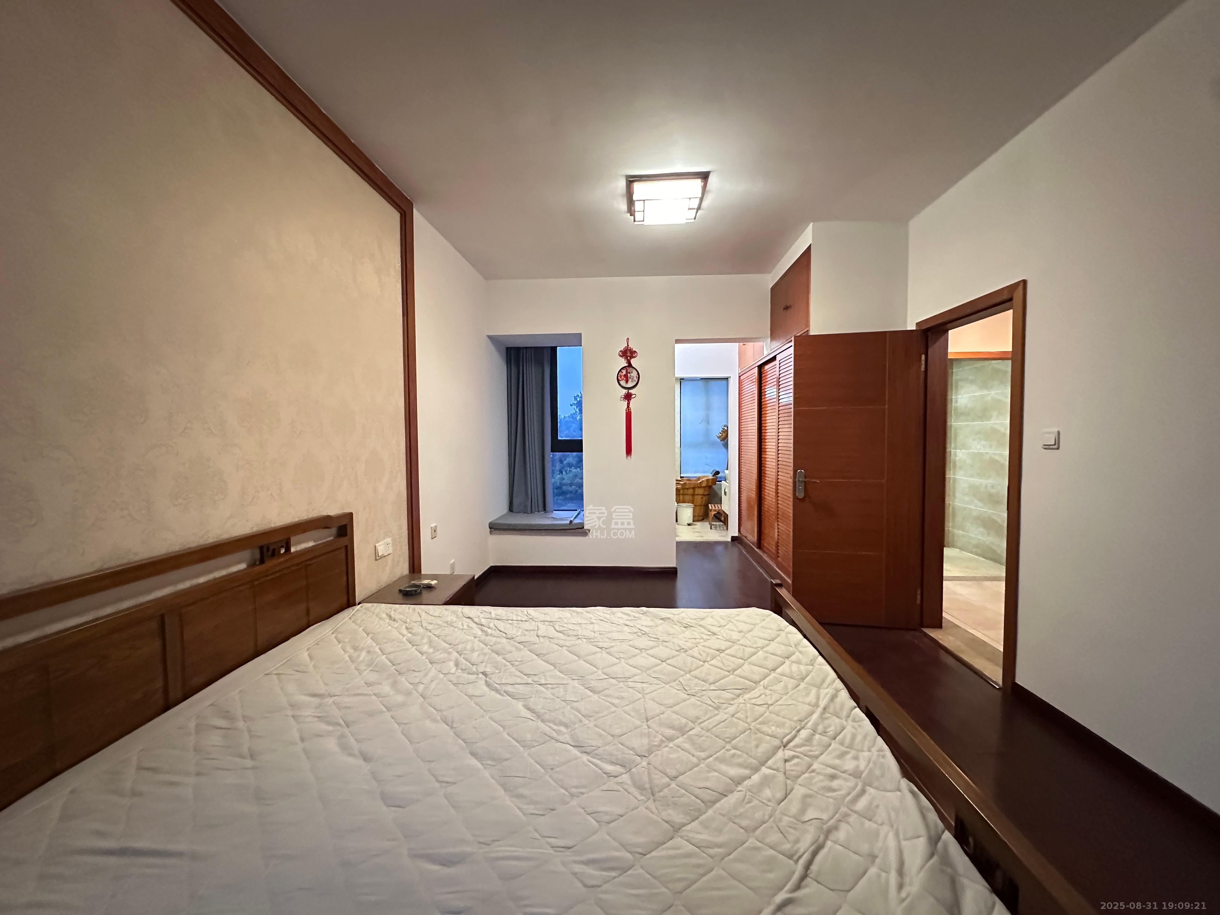 藏珑湖上国际花园 1室0厅0卫 3200.0元/月 藏珑湖上国际花园 1室0厅0卫 3200.0元/月室内图