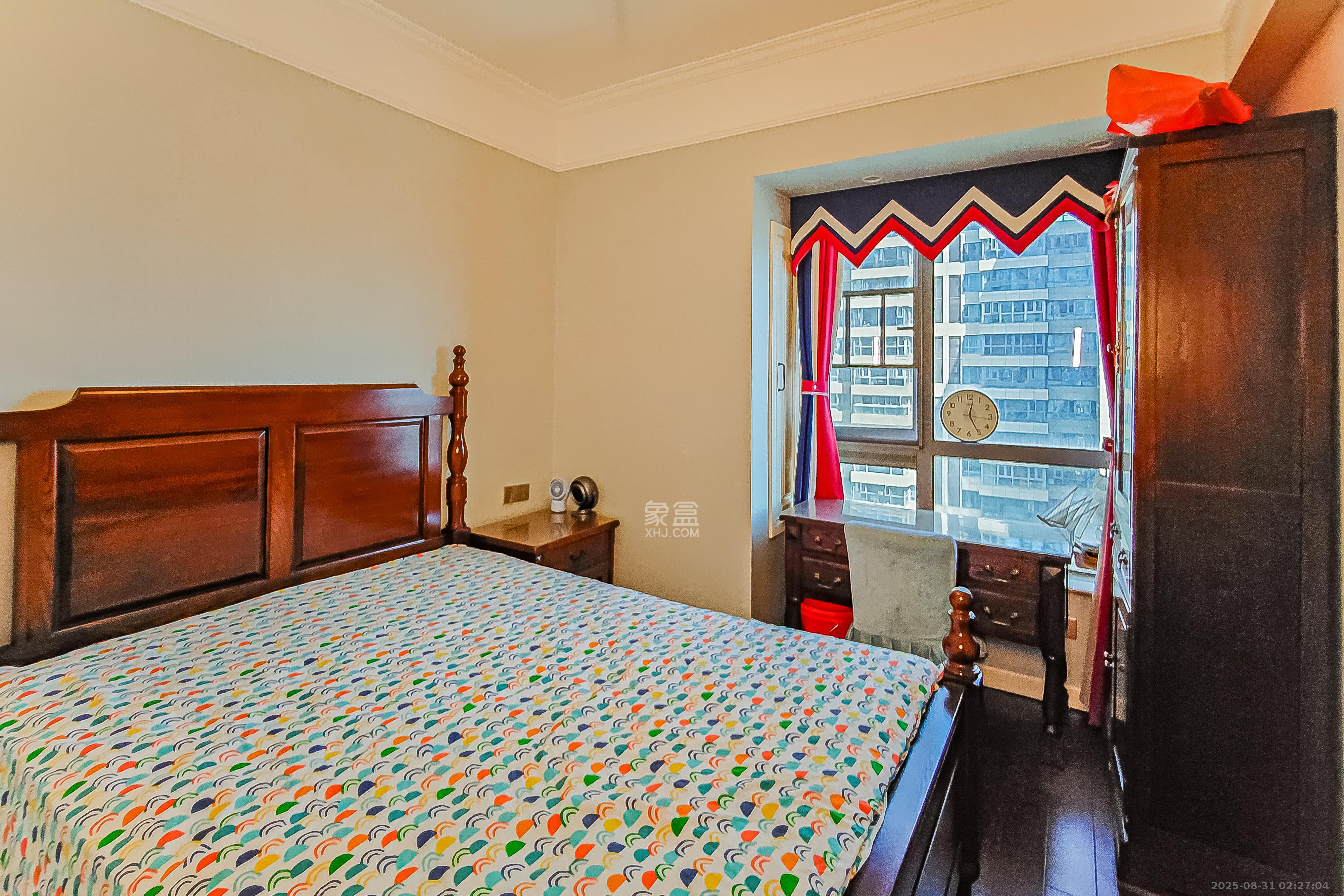 保利国际广场  4室2厅2卫    330.0万卧室