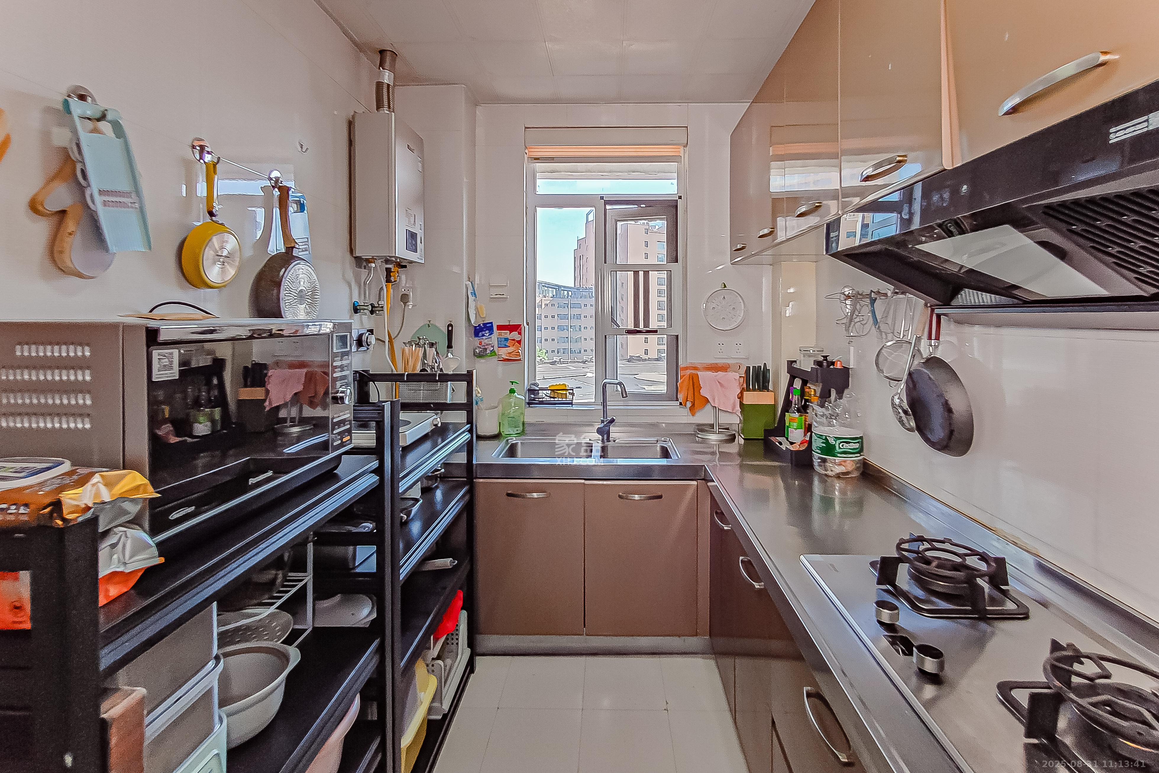 宏泽佳园  5室2厅3卫    298.0万 宏泽佳园  5室2厅3卫    298.0万厨房