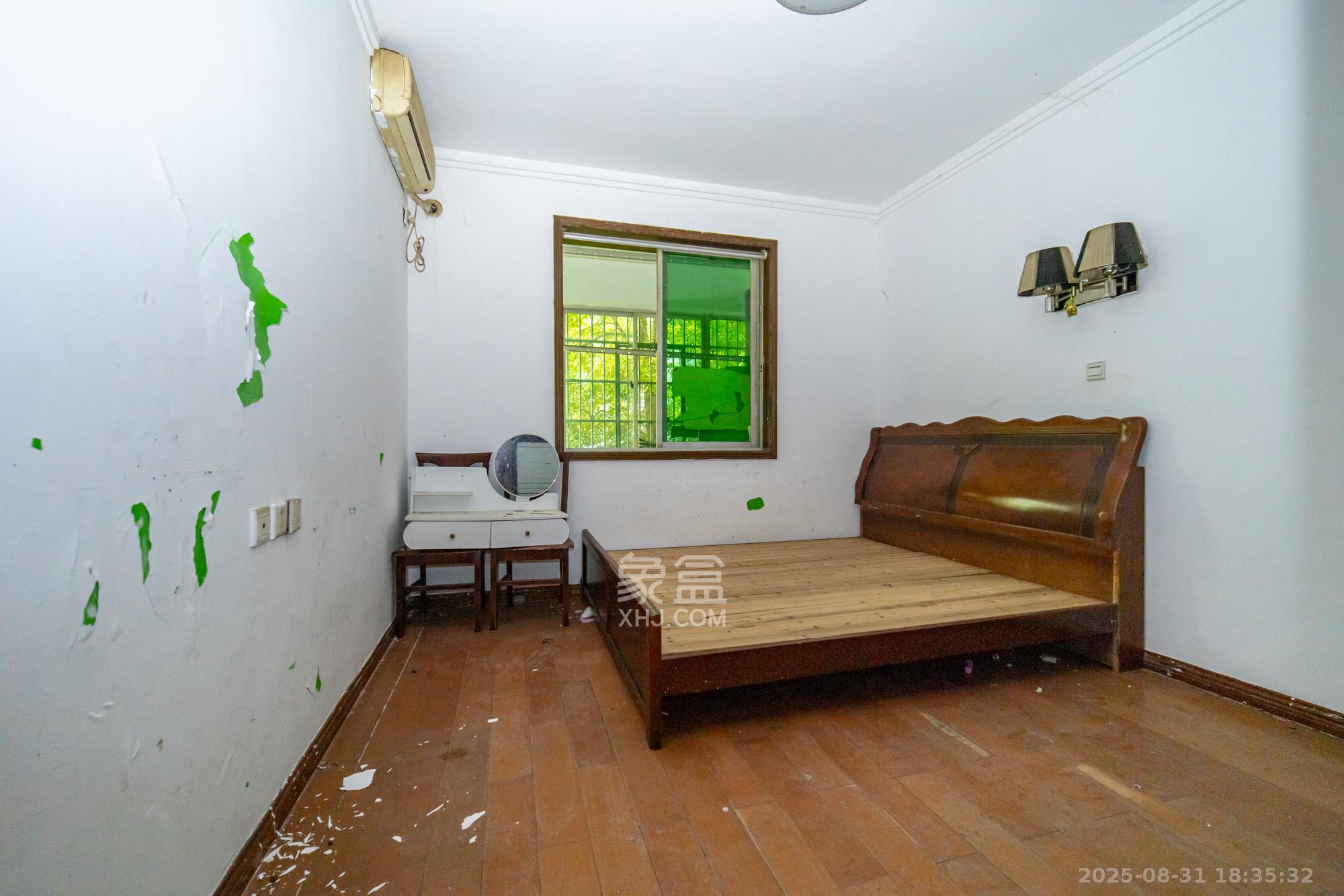 中南汽车世界  3室2厅2卫    39.0万 中南汽车世界  3室2厅2卫    39.0万卧室