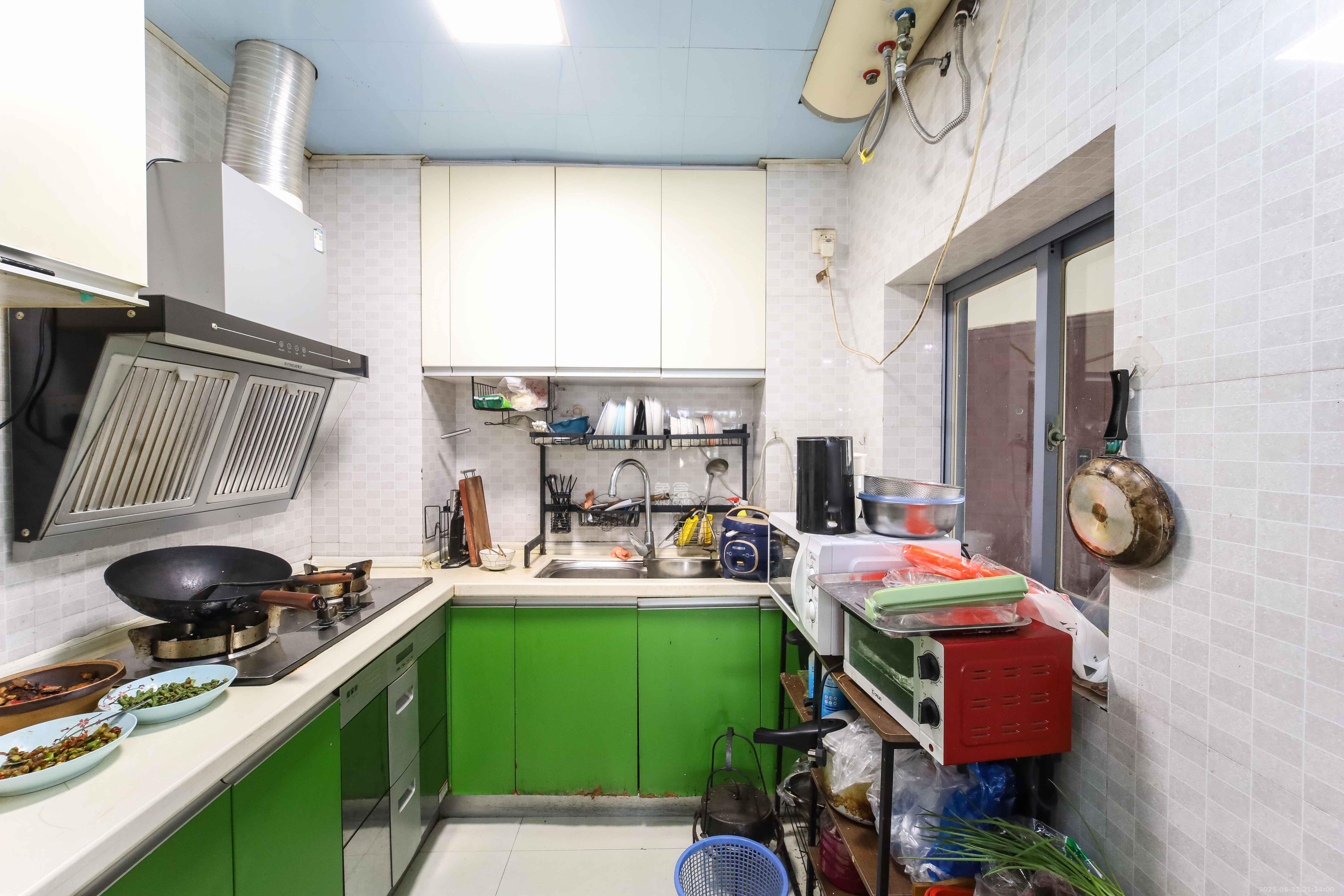 银港水晶城  2室2厅1卫    60.0万 银港水晶城  2室2厅1卫    60.0万厨房