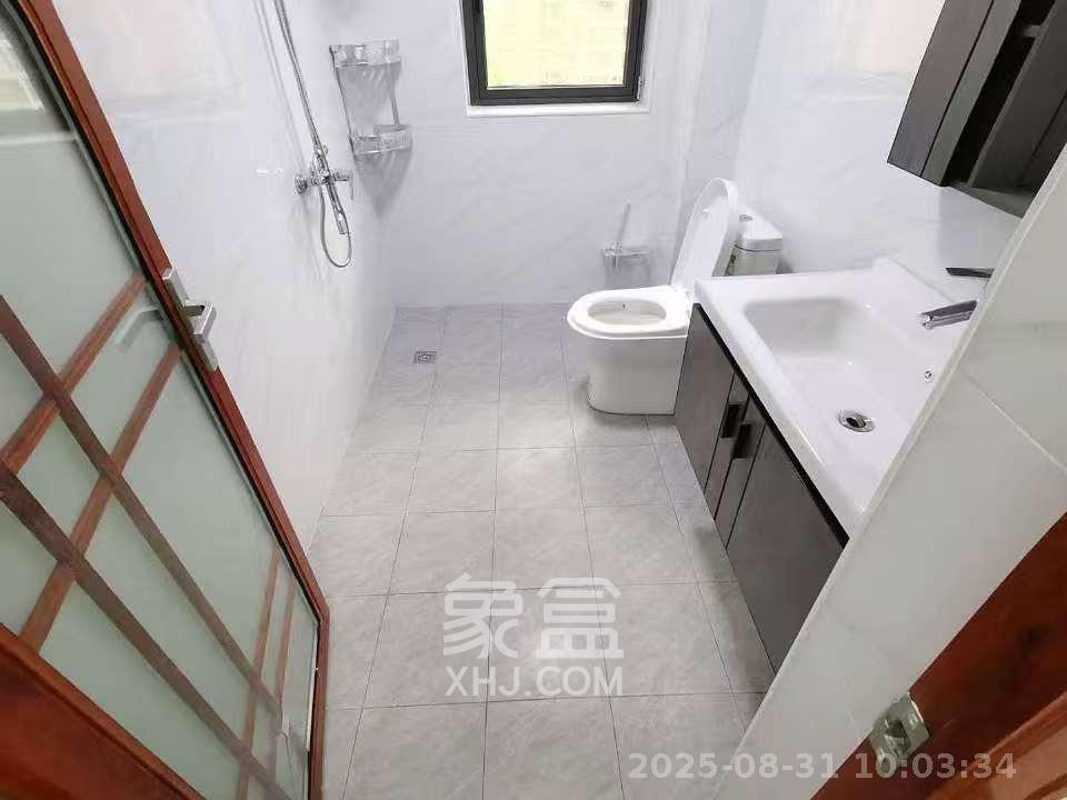 天健城  4室2厅2卫   4500.00元/月室内图