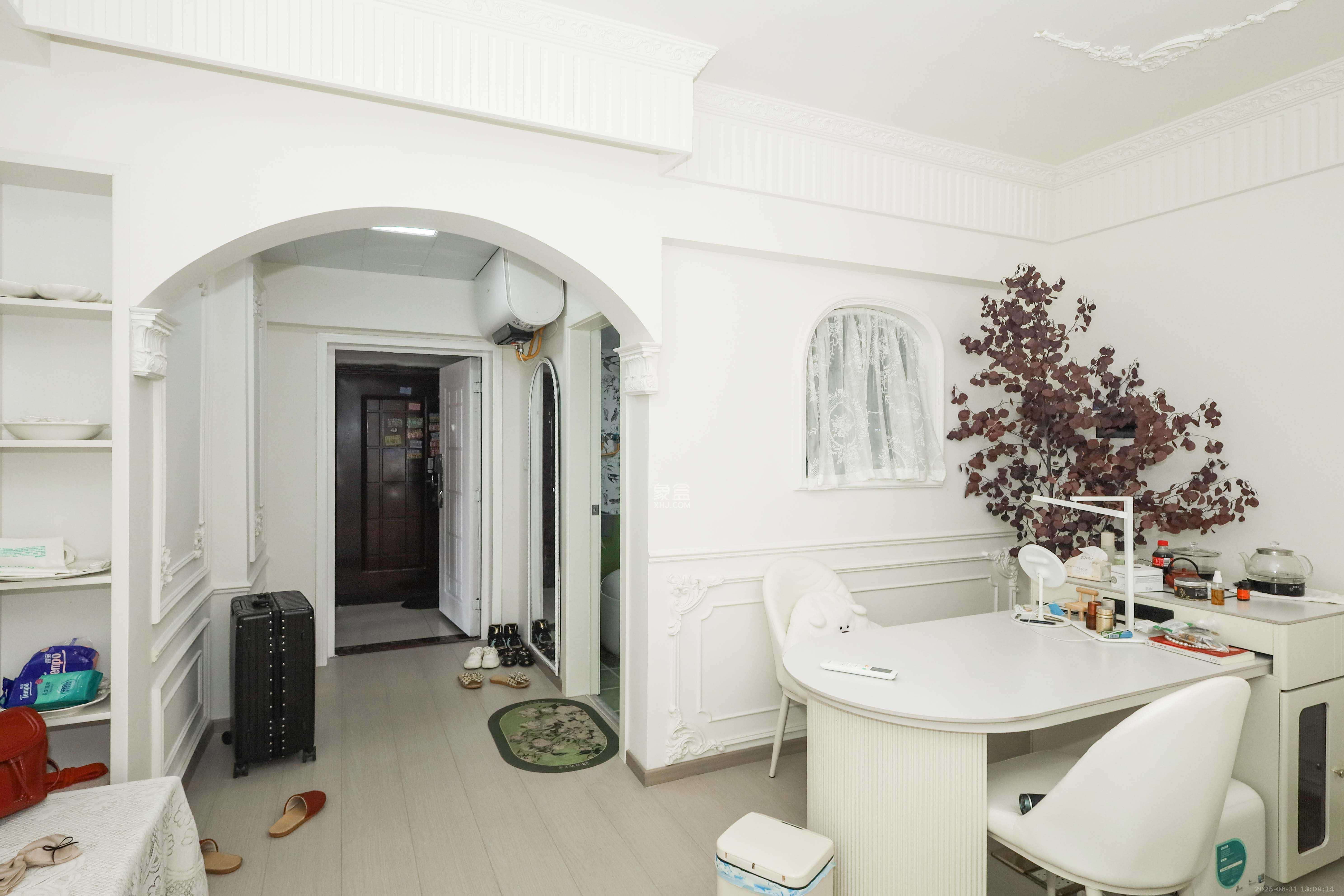 罗马国际公寓  1室1厅1卫    35.0万 罗马国际公寓  1室1厅1卫    35.0万客厅