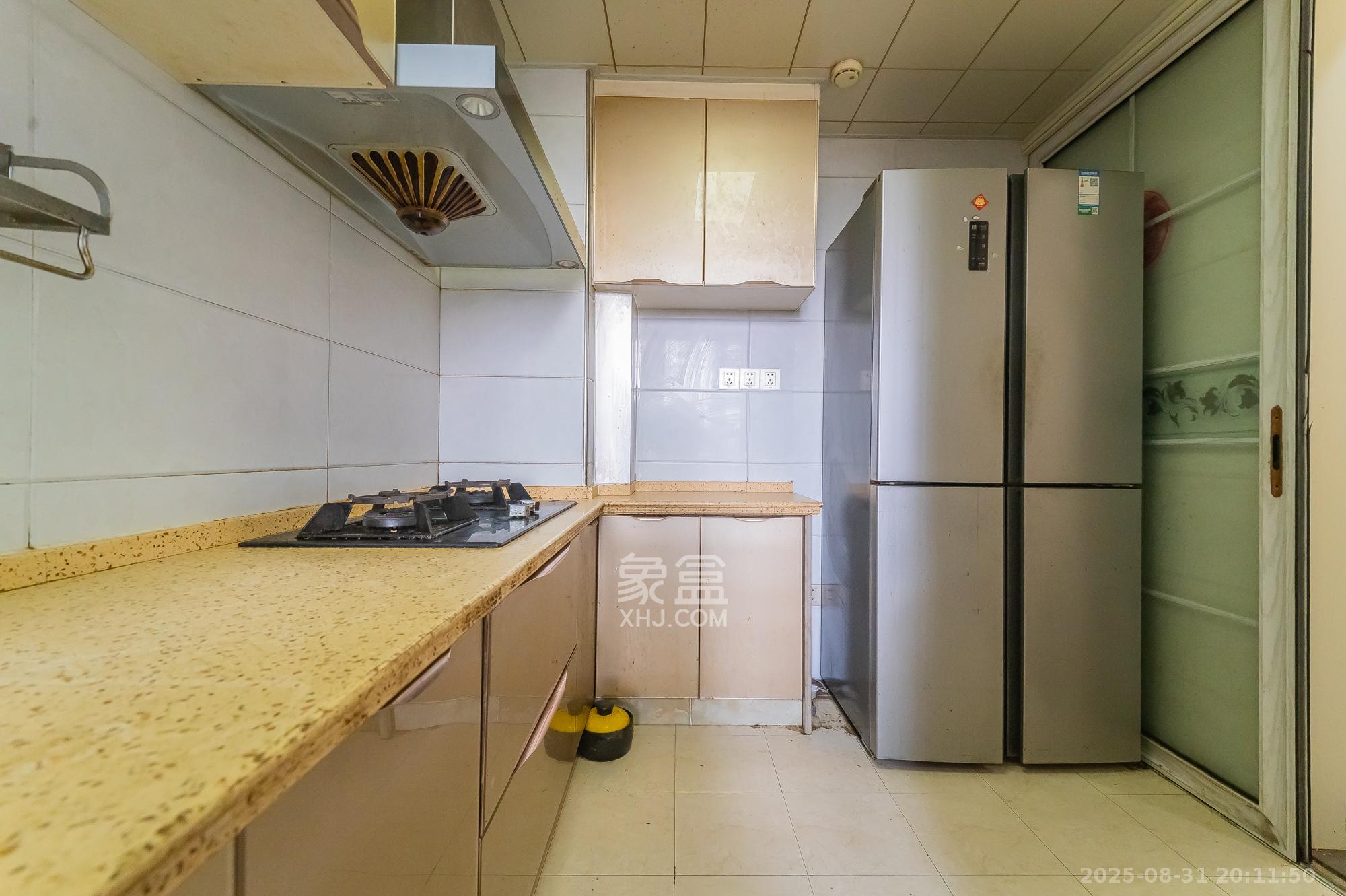 华润置地广场一期 3室2厅1卫 70.0万 华润置地广场一期 3室2厅1卫 70.0万厨房